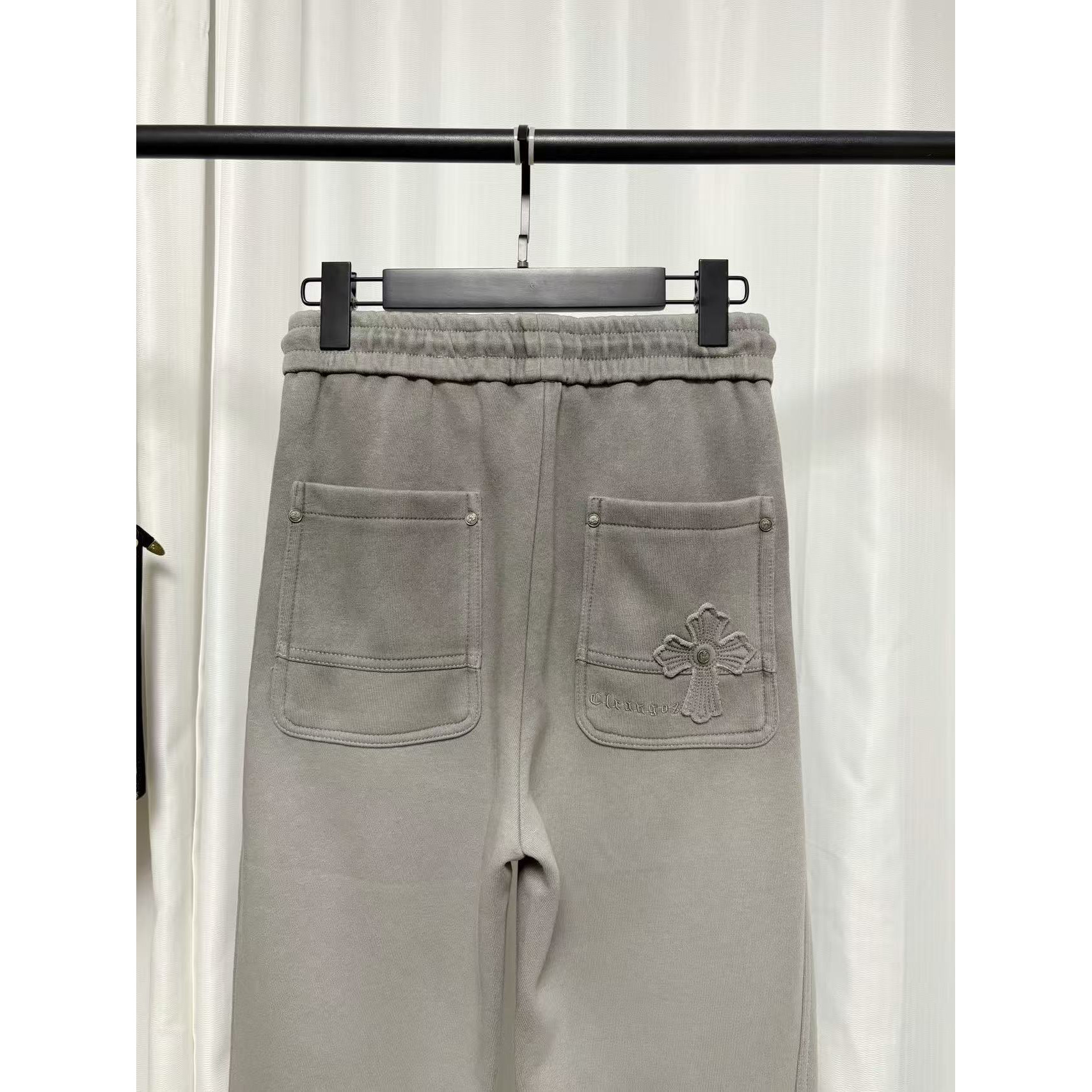 <p>Chrome Hearts 休闲长裤(灰)</p>