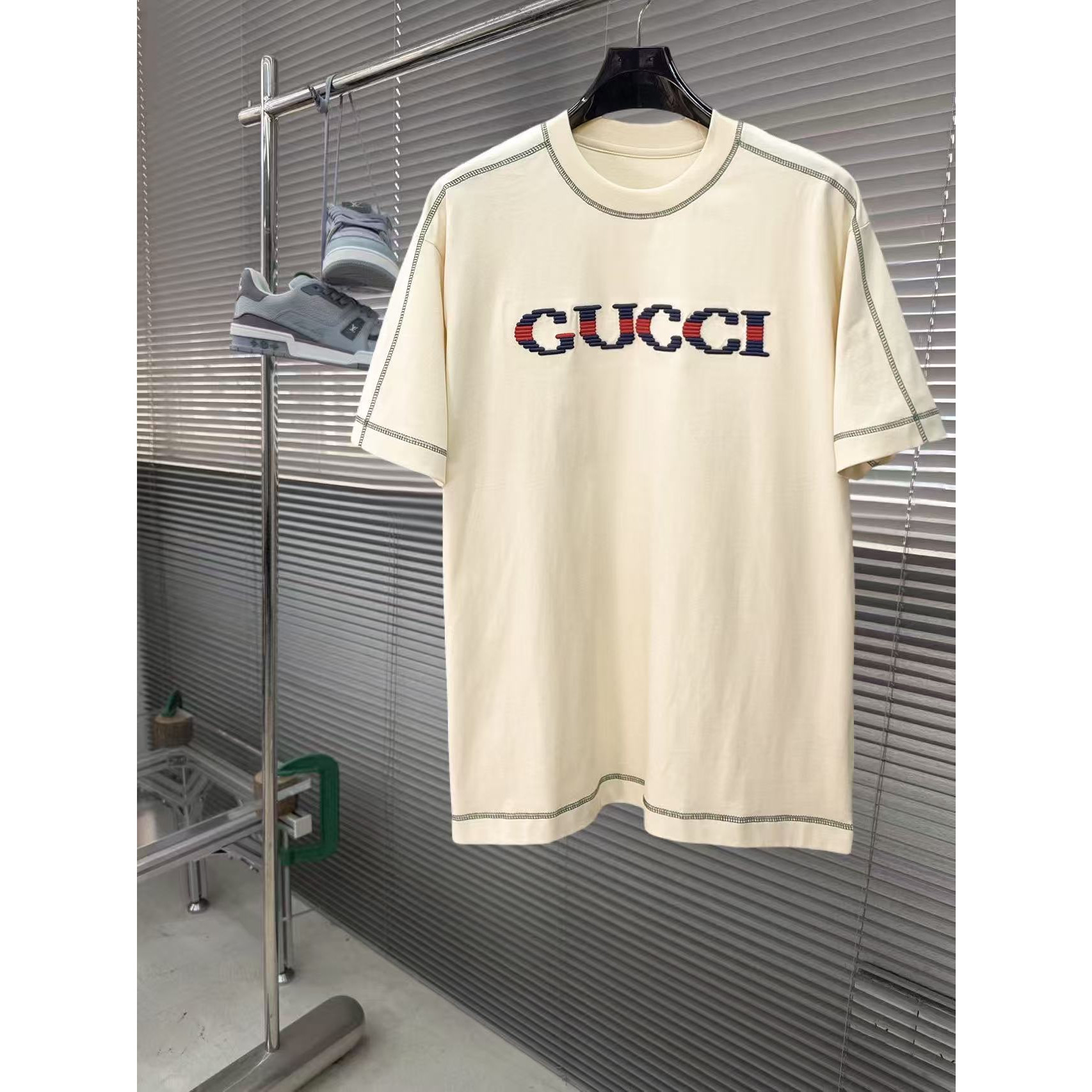 <p>GUCCI 专柜新款短袖T恤(卡其)</p>
