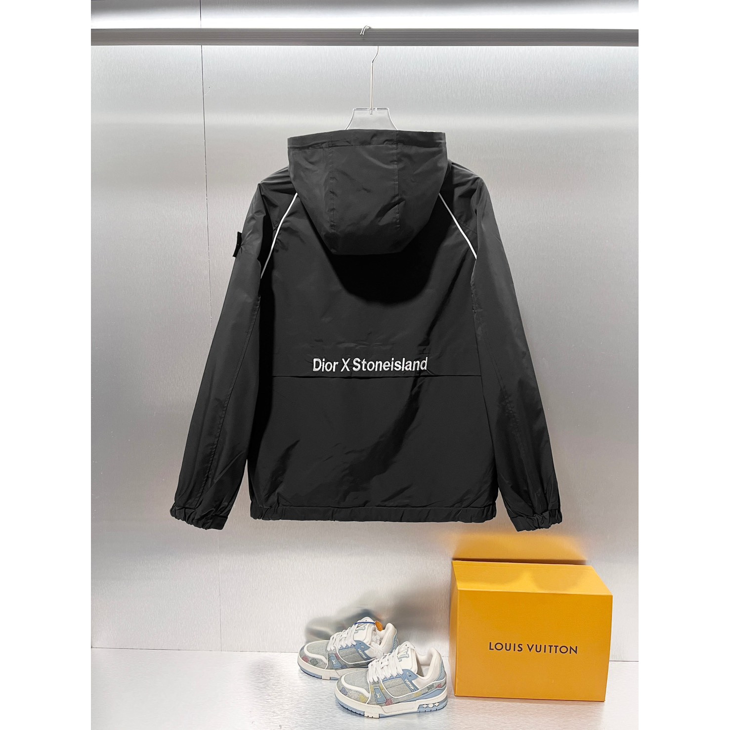 <p>DIOR 双面穿夹克外套(黑)</p>