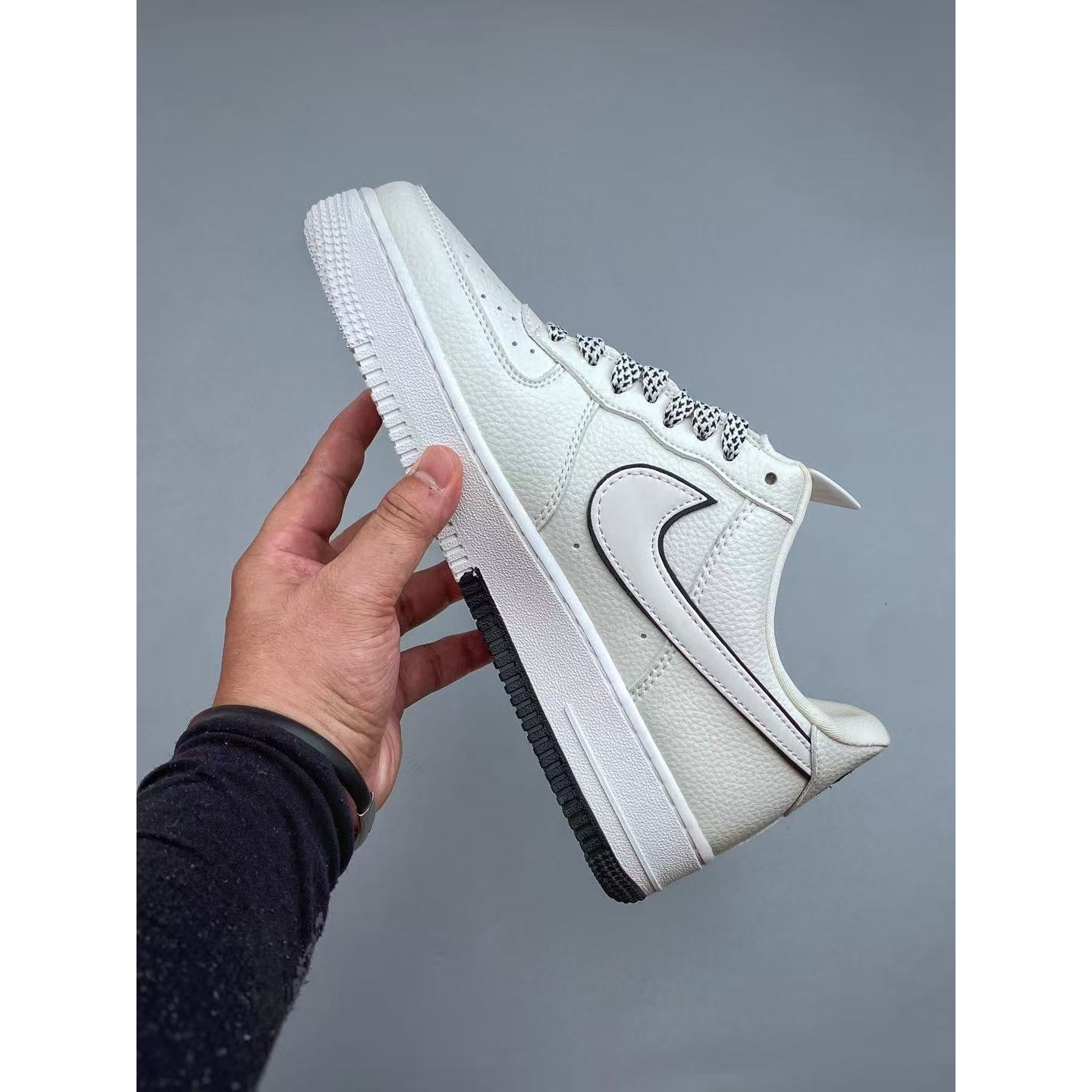 <p>Nike Air Force1 07 low &nbsp;联名款(白)</p>