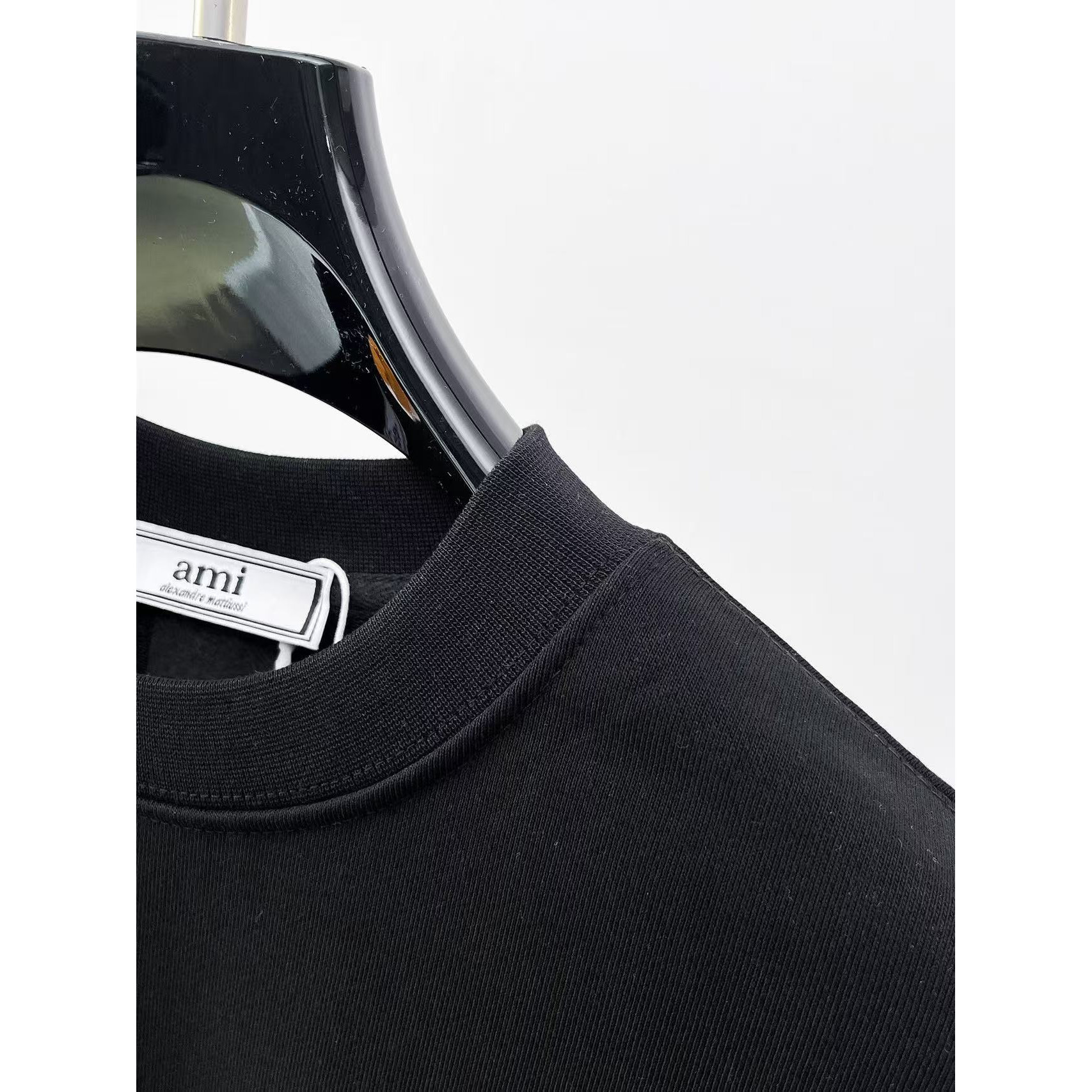 <p>AMI Paris 圓領長袖(黑)</p>