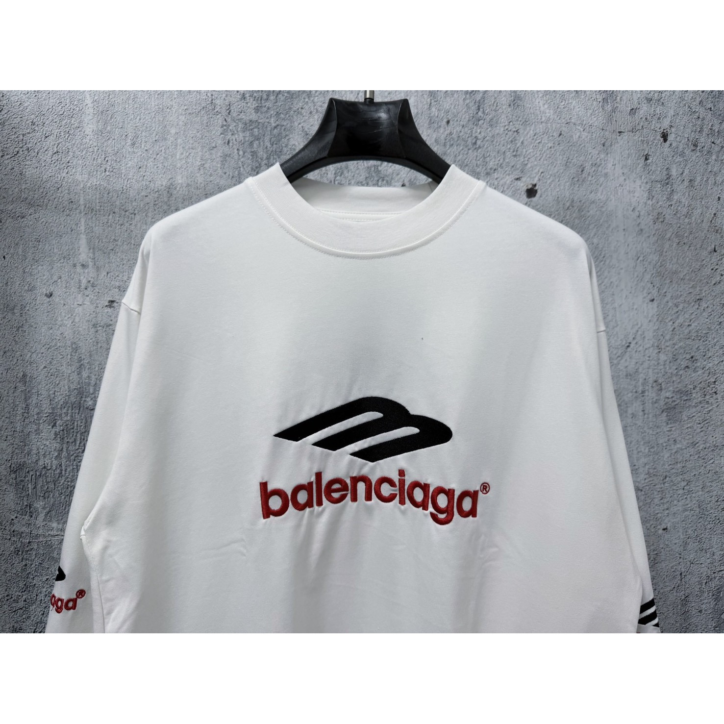 <p>BALENCIAGA Logo刺绣长袖(白)</p>