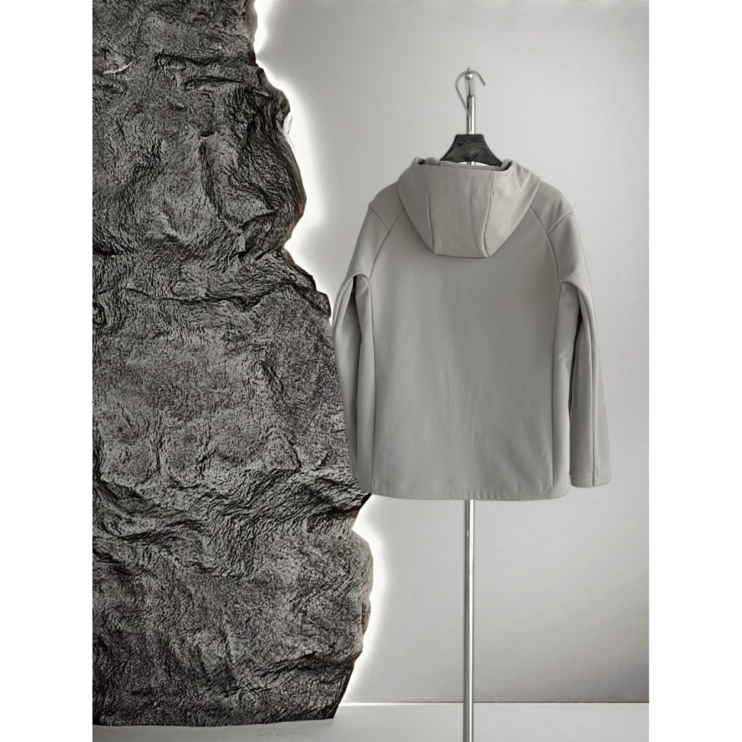 <p>KOLON SPORT 软壳加薄绒冲锋衣(米白灰)</p>