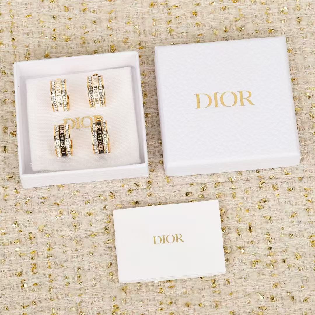 <p>DIOR&nbsp;排钻珐琅耳环</p>