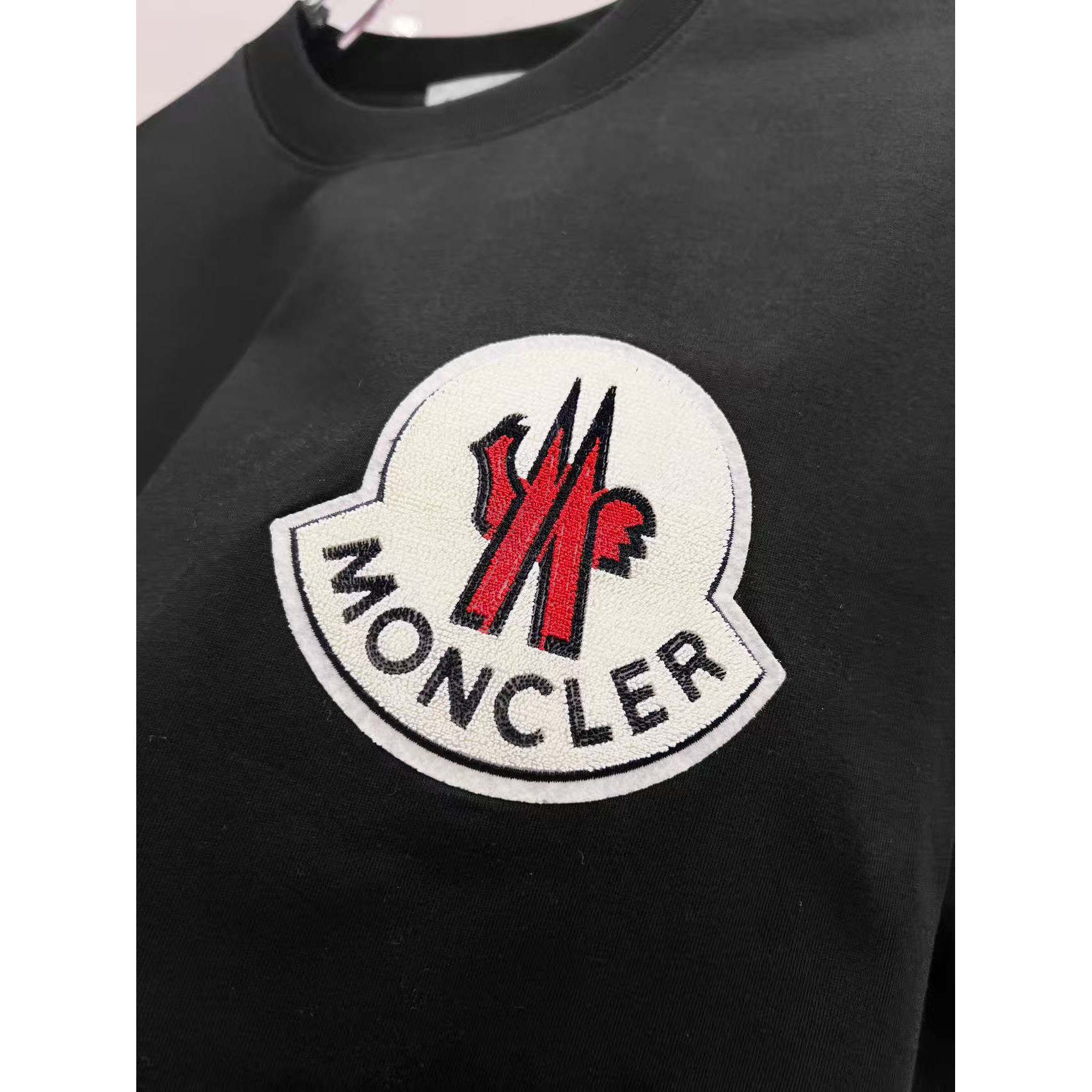 <p>MONCLER&nbsp;纯棉面料高端短袖(黑)</p>