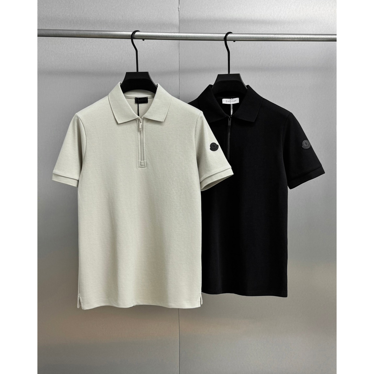 <p>MONCLER&nbsp;短袖翻领polo衫(黑)</p>