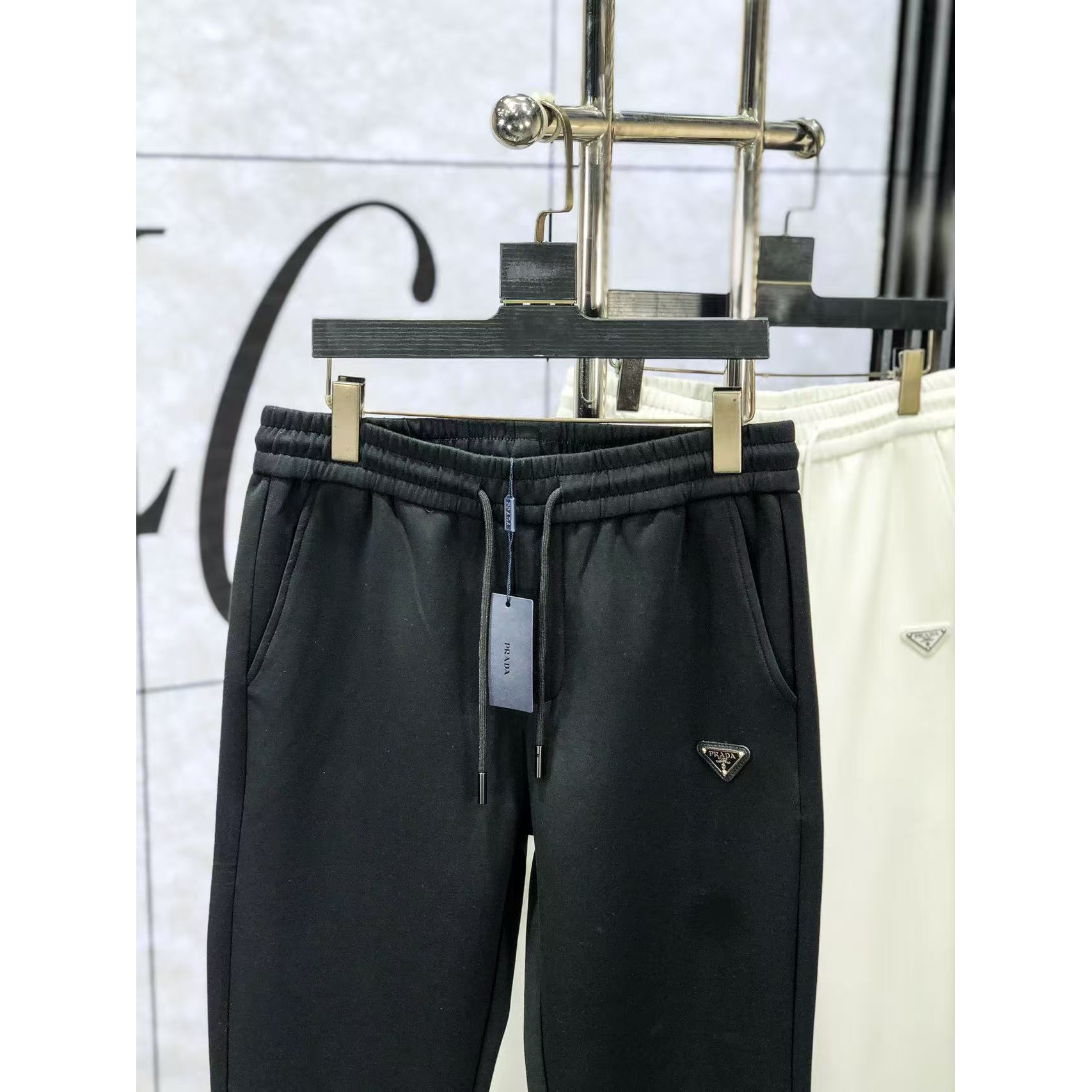 <p>PRADA&nbsp;高品质时尚休闲裤(782928)</p>