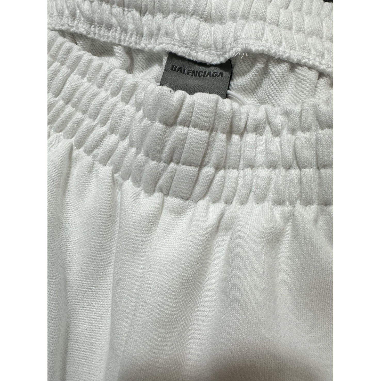 <p>Balenciaga 3m刺绣印花休闲短裤(白)</p>