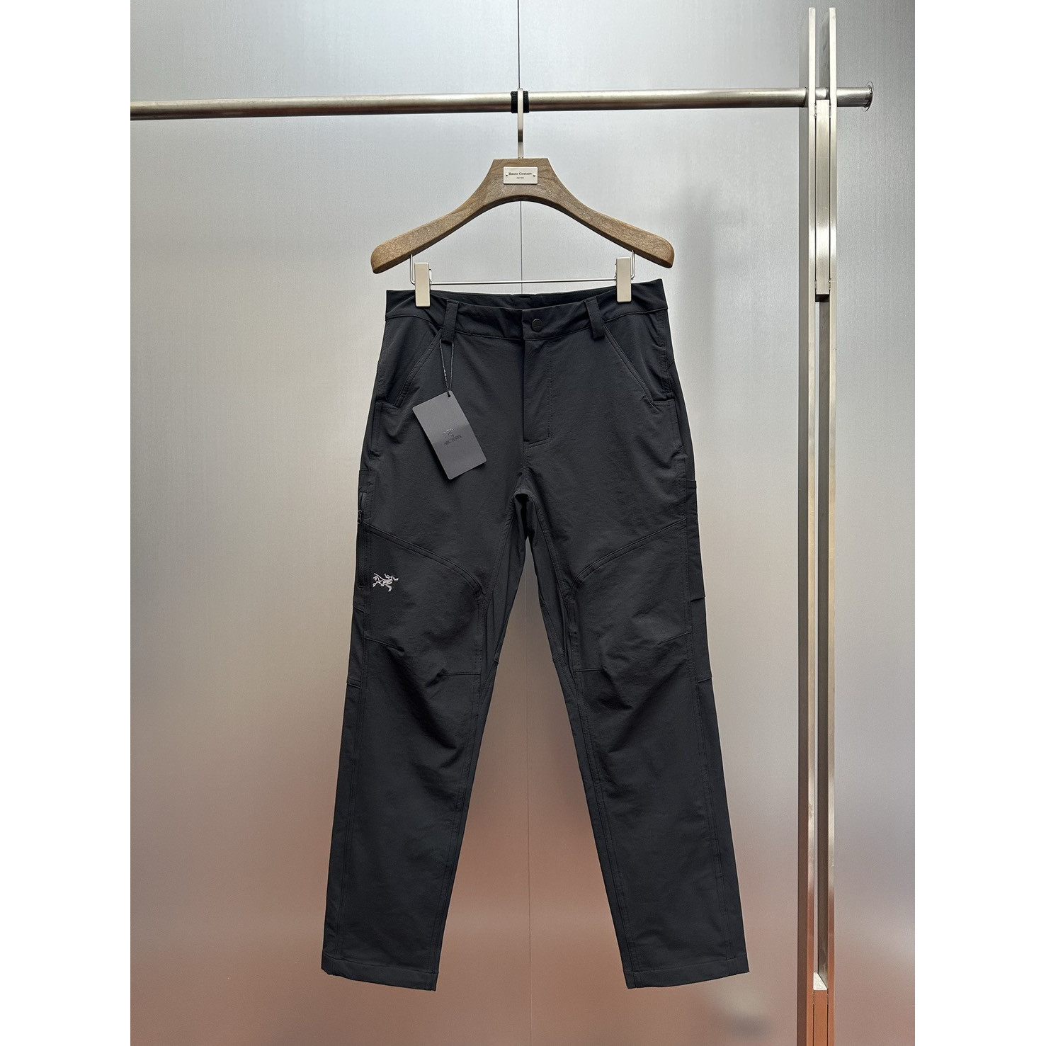 <p>ARC'TERYX 户外机能防风防泼水多口袋休闲长裤</p>
