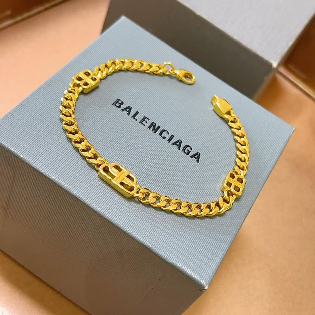 <p>Balenciaga 手链/项链</p>