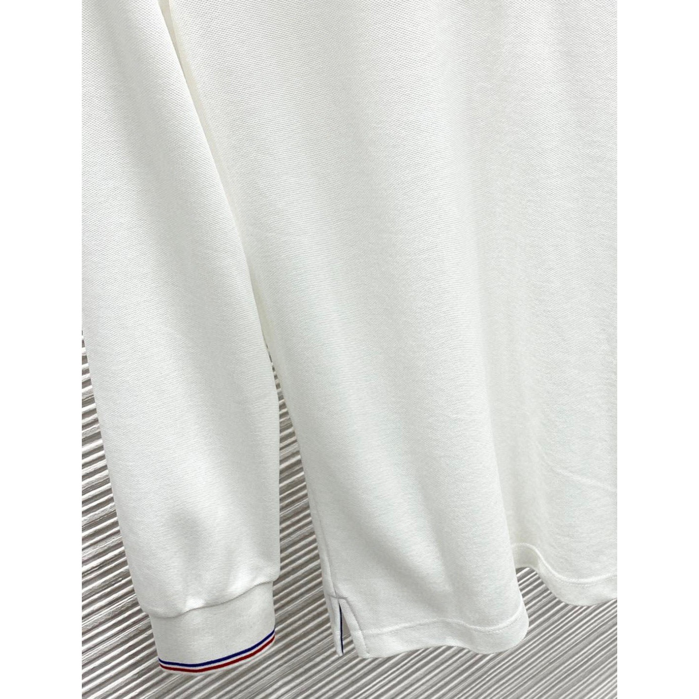 <p>MONCLER 立体徽标翻领长袖Polo衫(白)</p>