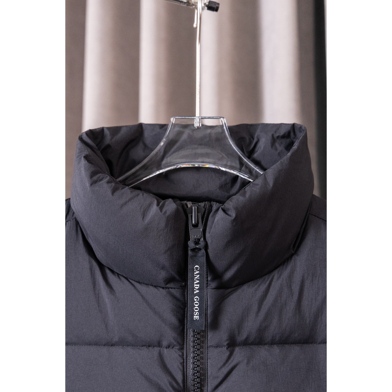 <p>Canada Goose Lawrence 劳伦斯2804羽绒马甲背心(黑色)</p>