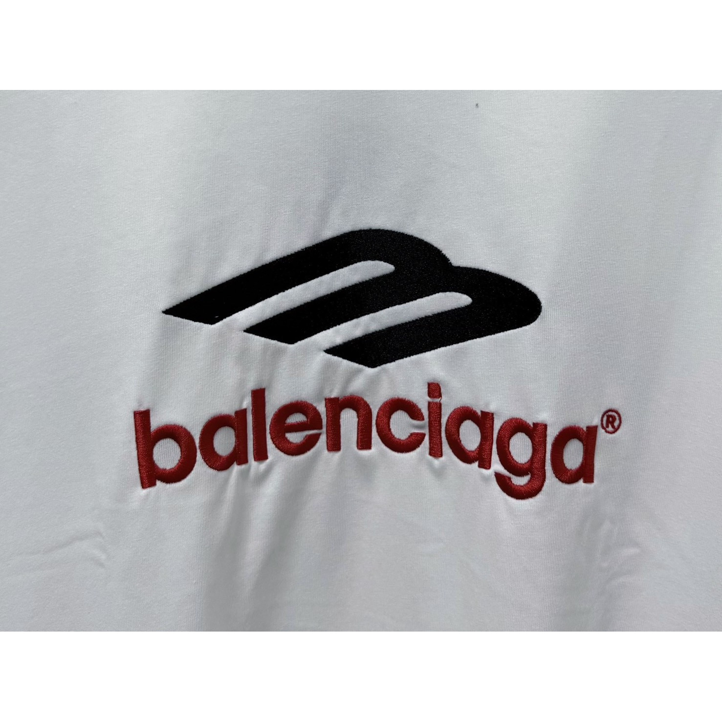 <p>BALENCIAGA Logo刺绣长袖(白)</p>