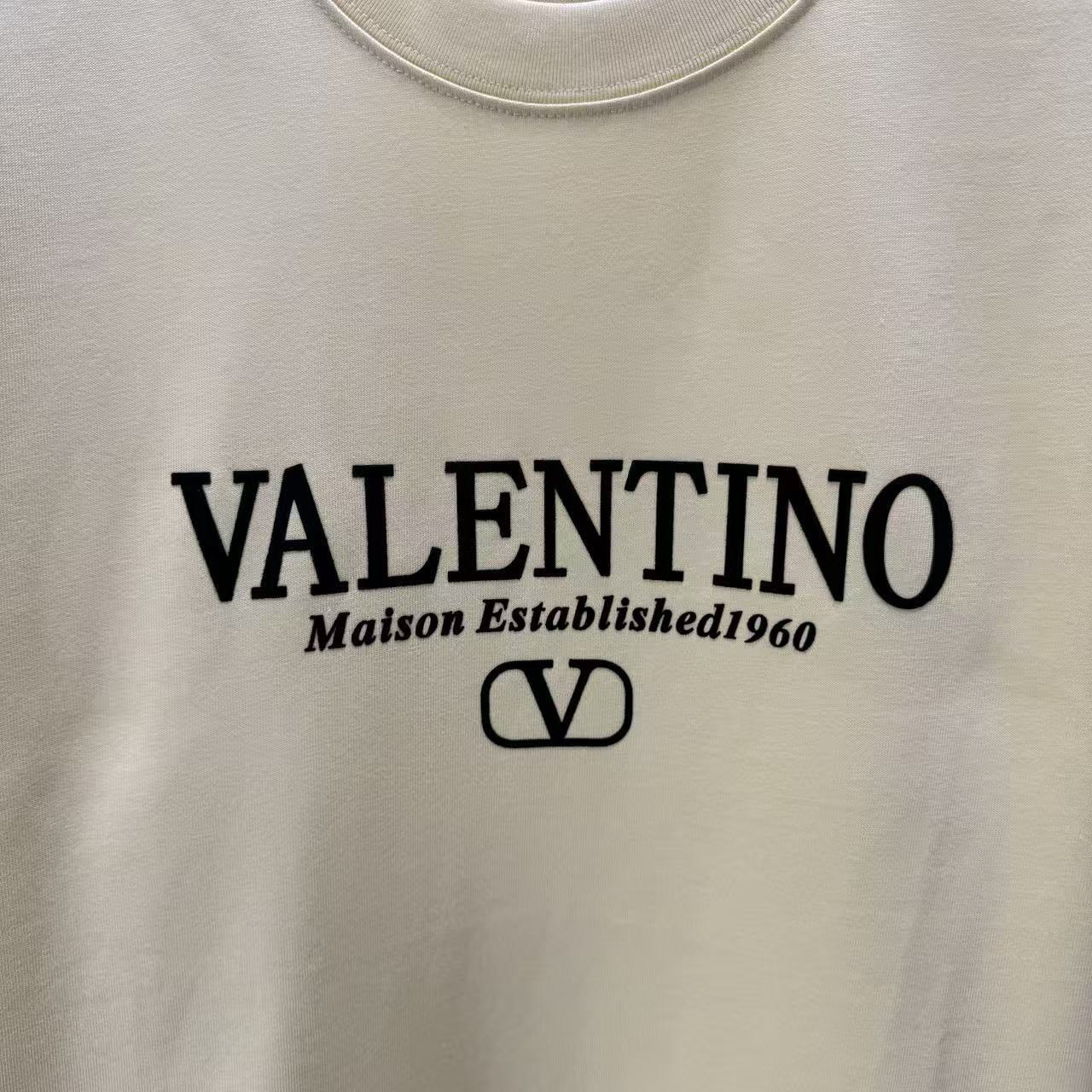 <p>VALENTION 短袖T恤 (植绒)(黃)</p>