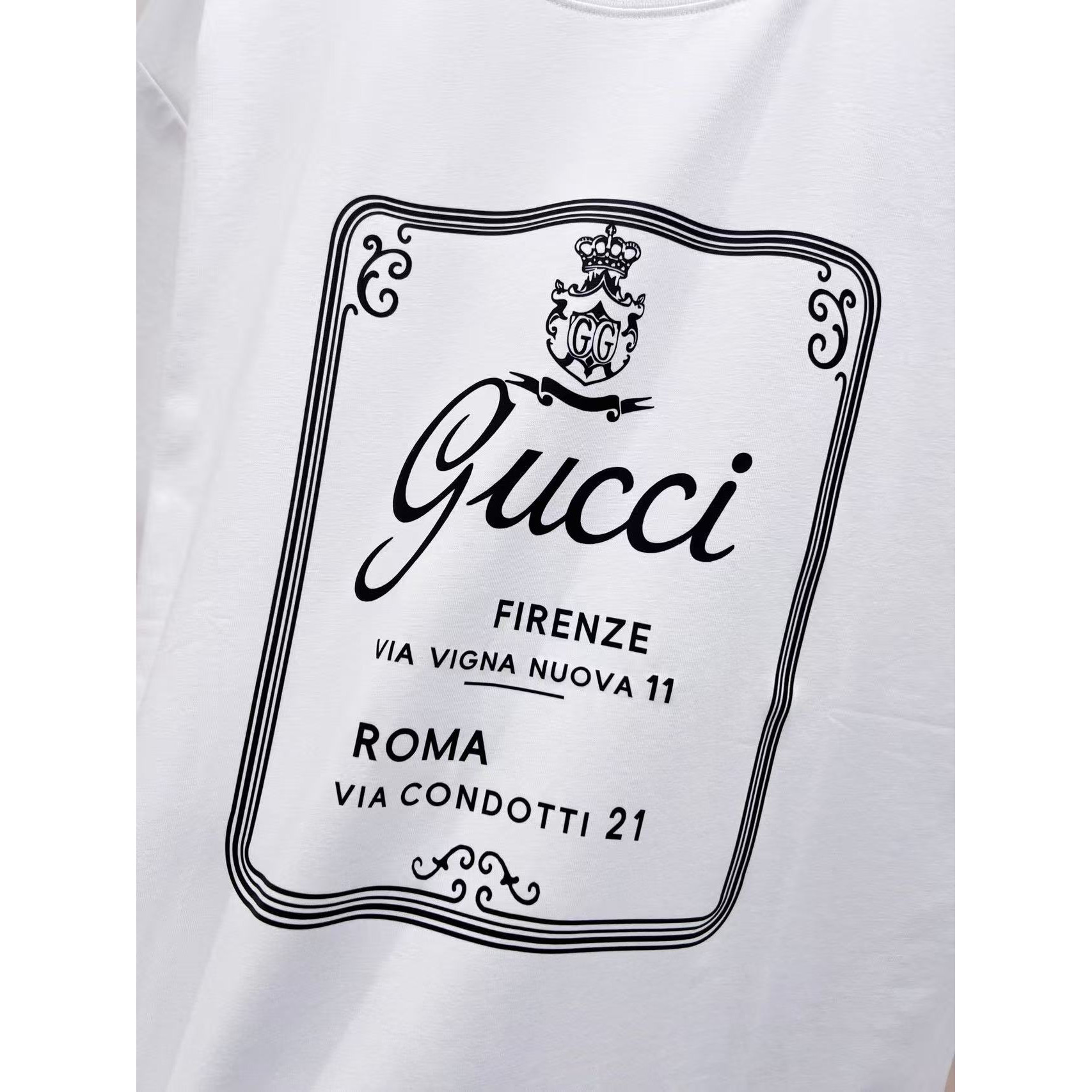 <p>GUCCI&nbsp;印花圆领短袖T恤(白)</p>