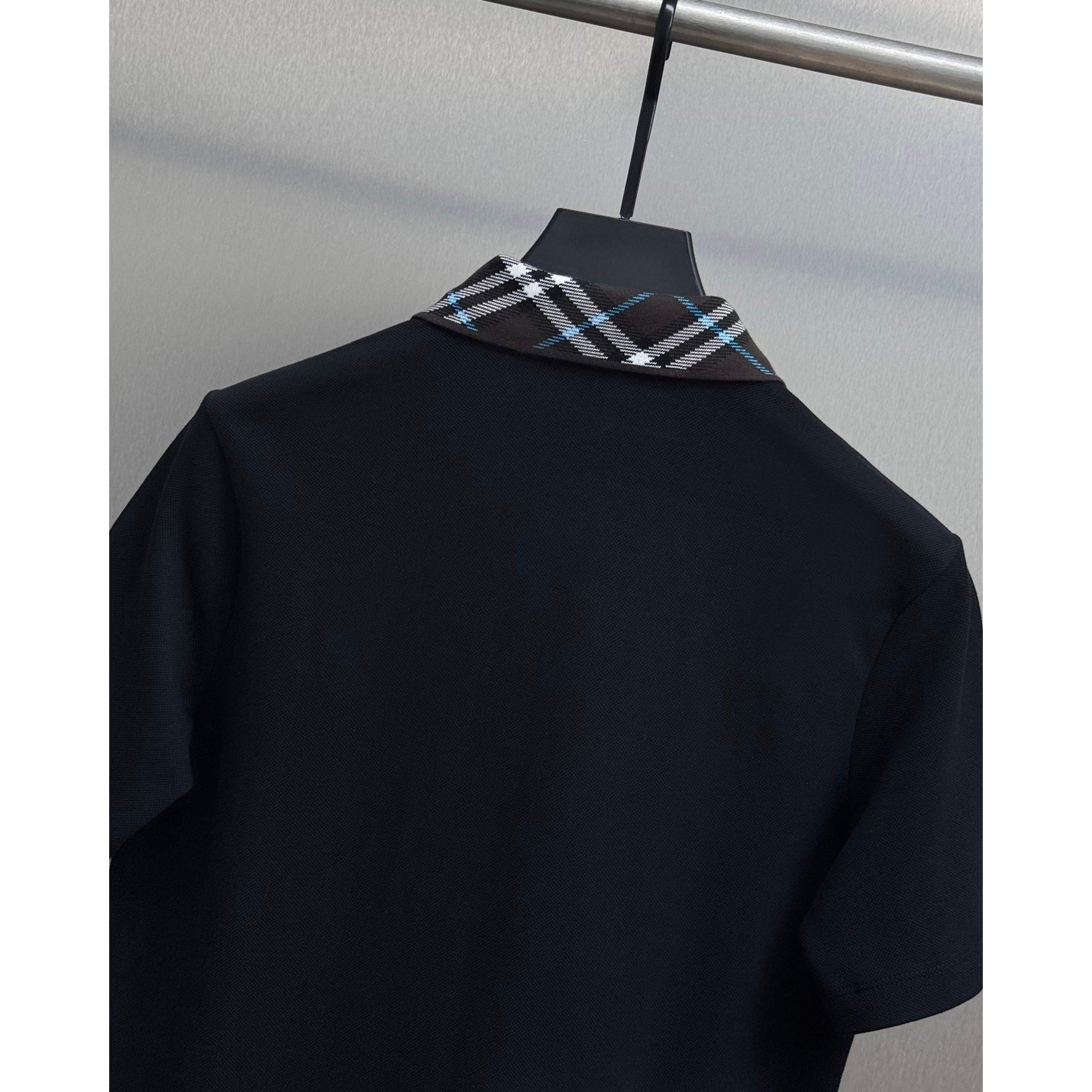<p>BURBERRY 短袖翻领polo衫(黑)</p>