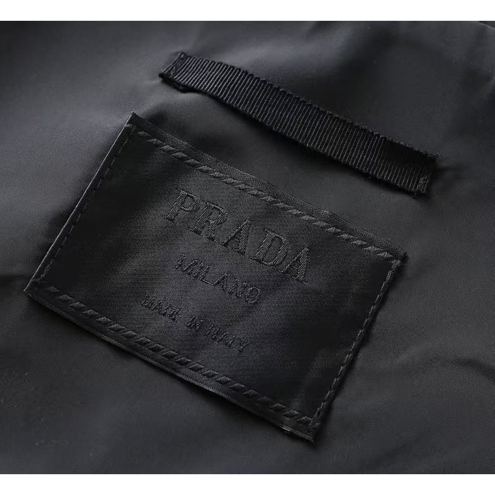 <p>PRADA 男士夹克外套(800861)</p>