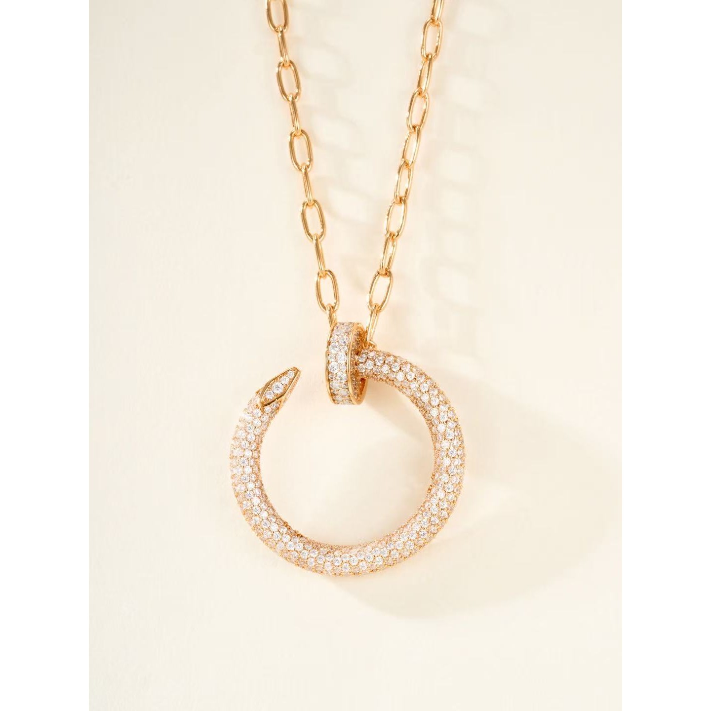 <p>CARTIER&nbsp;钉子满钻项链</p>