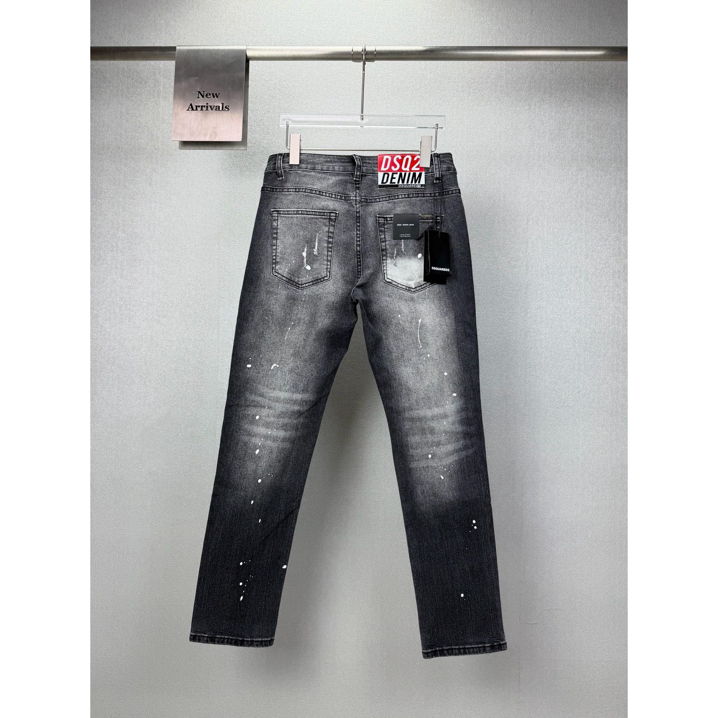 <p>DSQUARED2 字母印花情侣款水洗弹力牛仔裤&nbsp;</p>