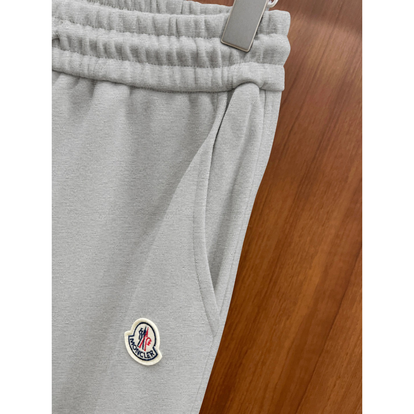 <p>Moncler 连帽套装(花灰色)</p>