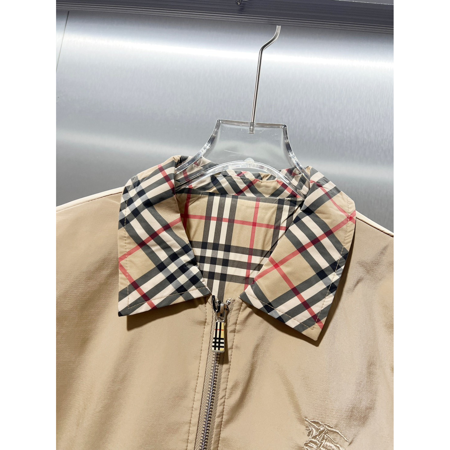 <p>BURBERRY&nbsp;夹克外套(杏)</p>