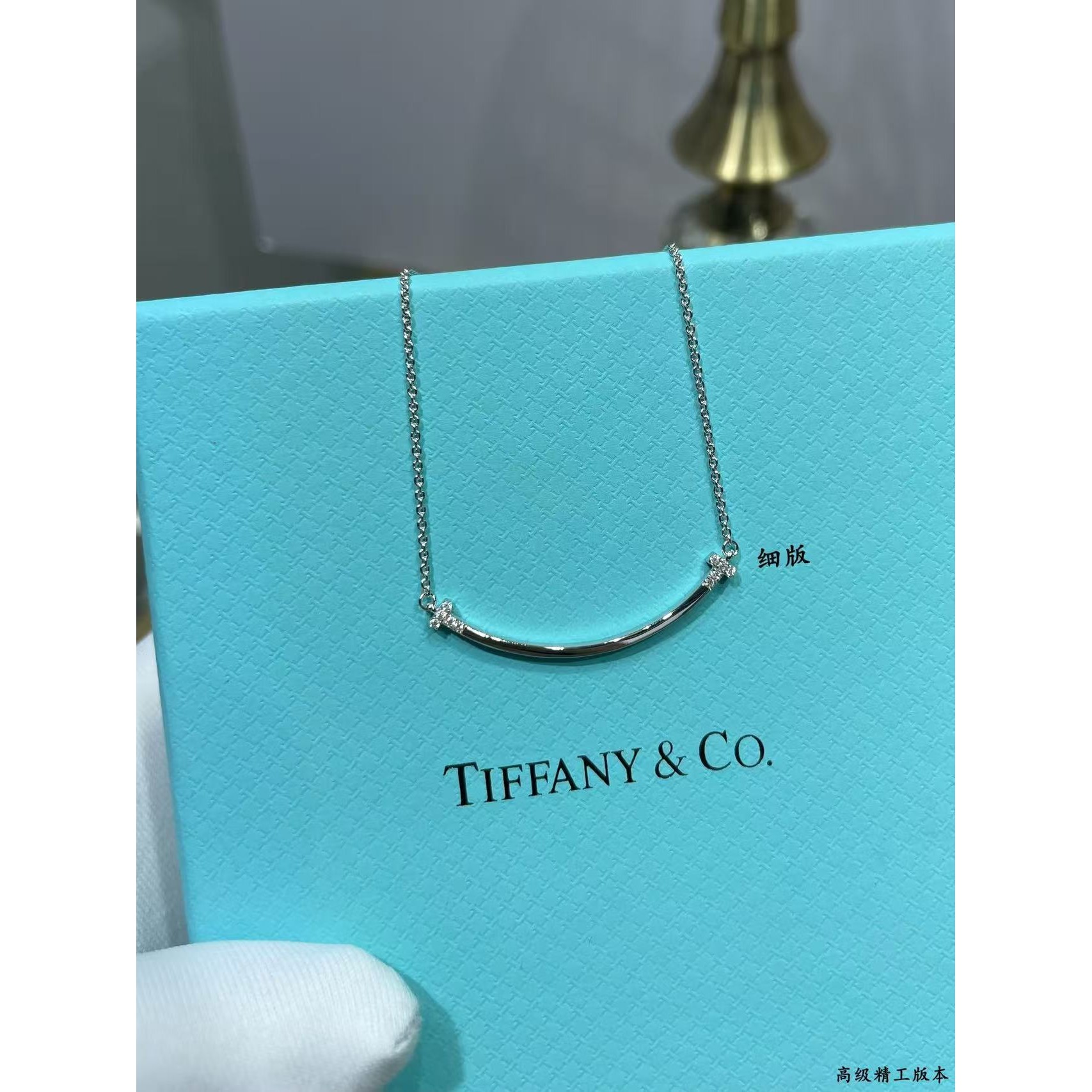 <p>Tiffany 两边带钻笑脸项链</p>