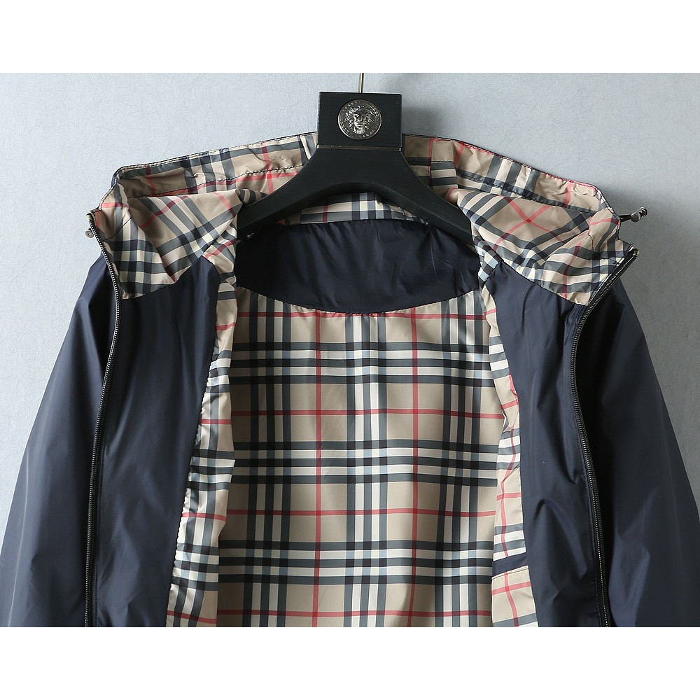 <p>BURBERRY 夹克外套(时尚设计师款)(藏青)</p>