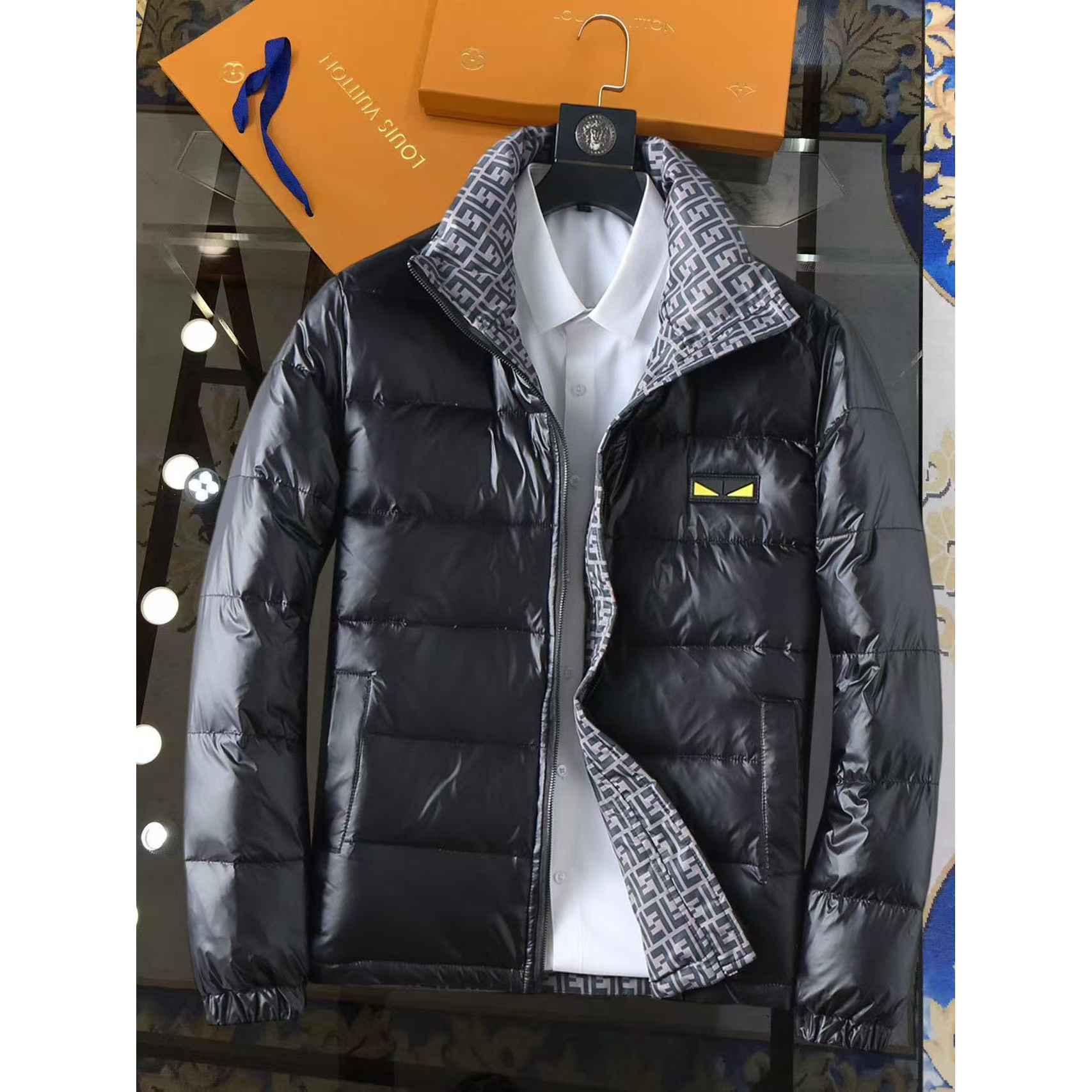 <p>FENDI 新款羽绒服(黑)</p>