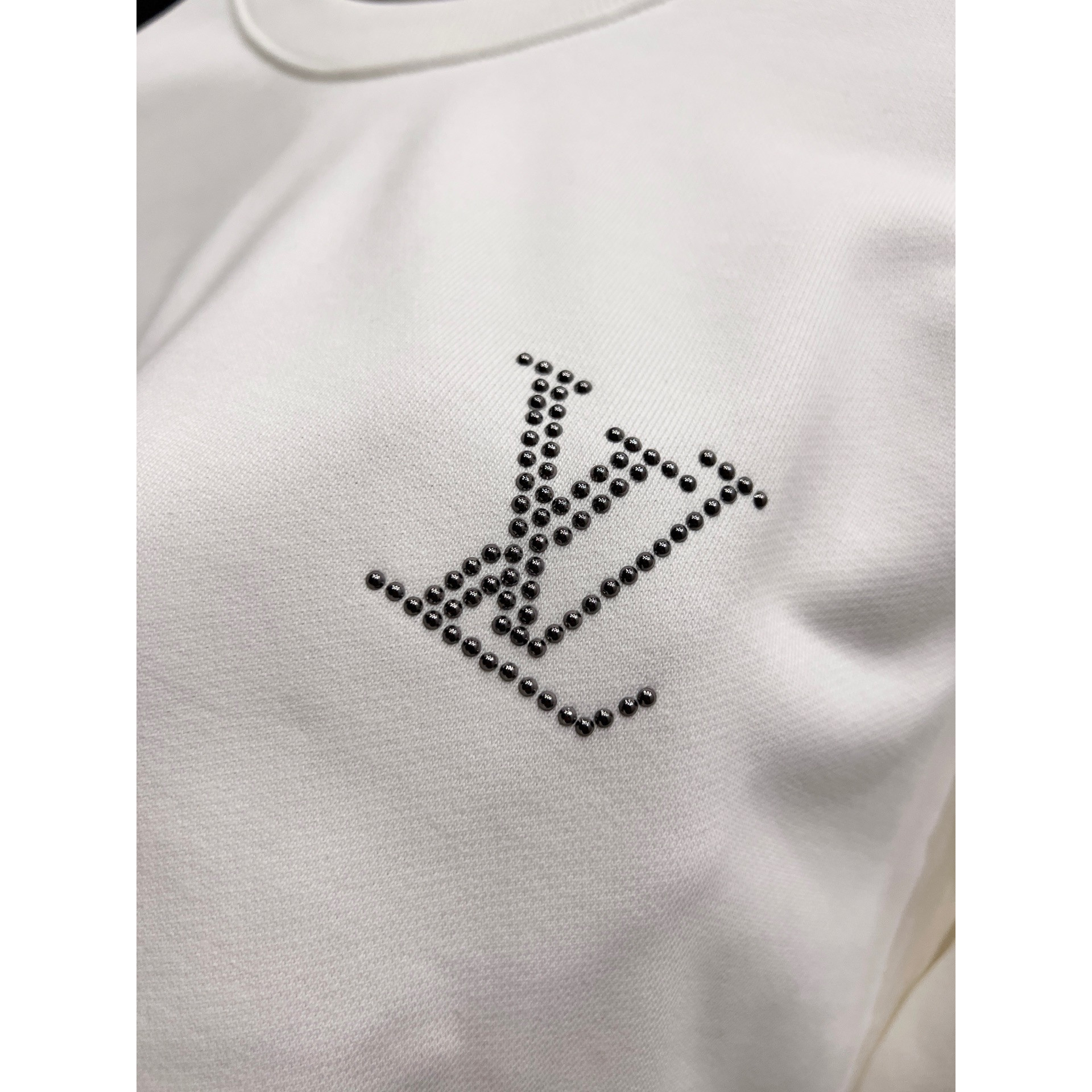 <p>LV 圆领长袖卫衣(白)</p>