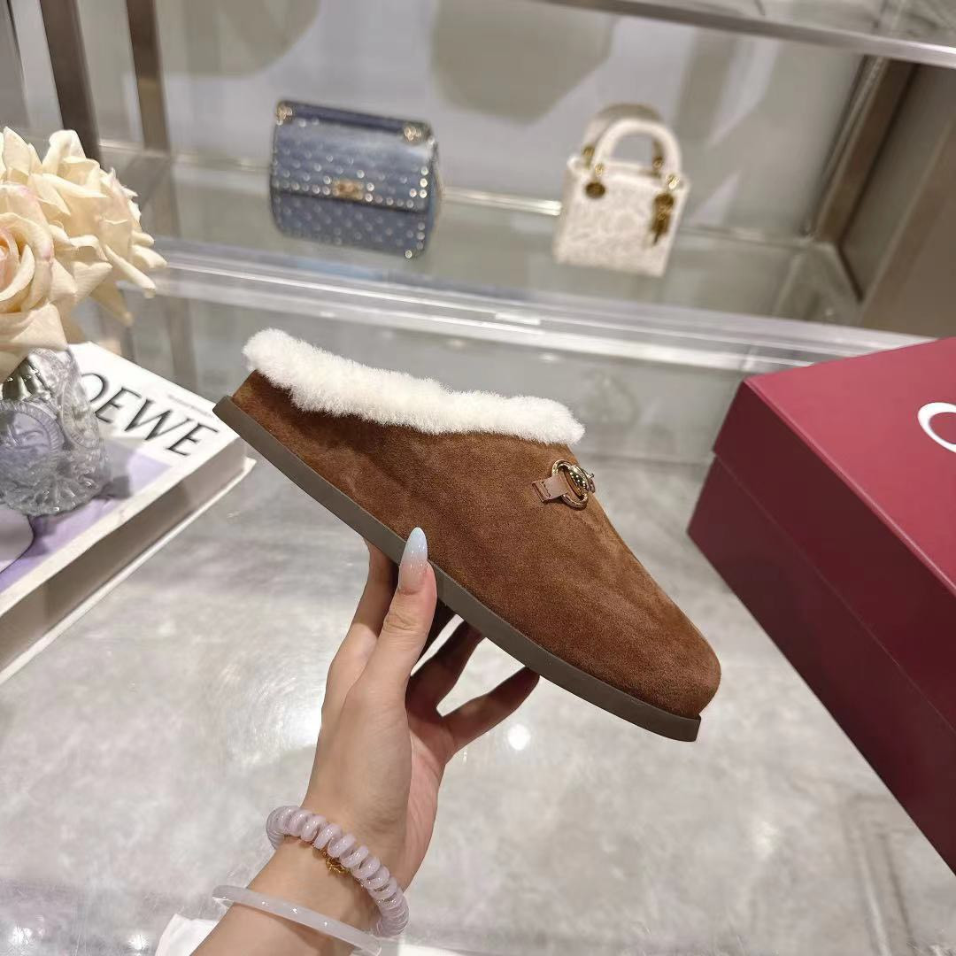 <p>GUCCI 穆勒羊毛拖鞋</p>
