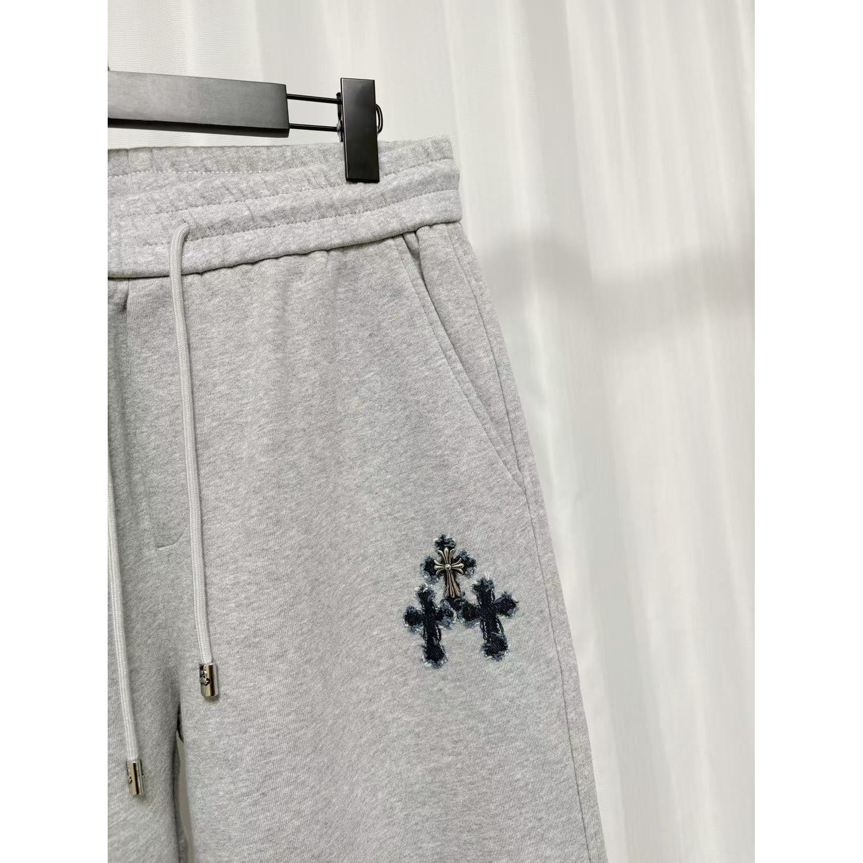 <p>Chrome Hearts 休闲长裤(灰)<br />
&nbsp;</p>
