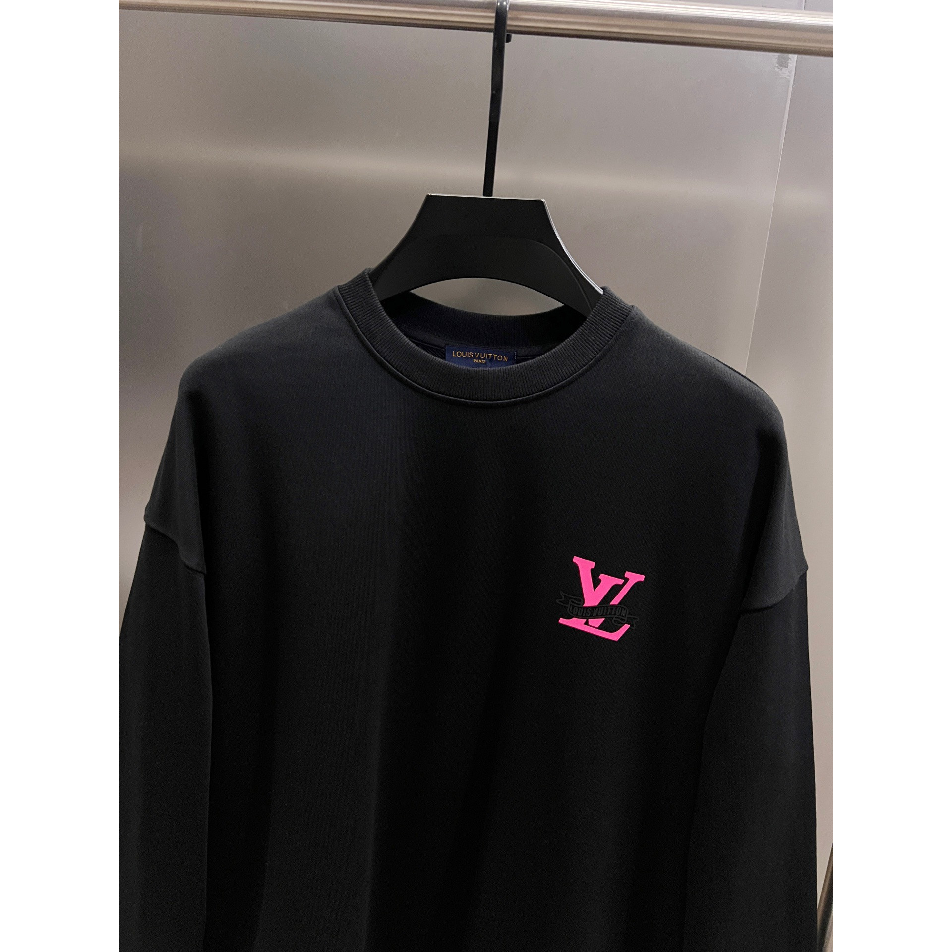 <p>LV 圆领长袖卫衣(黑)</p>