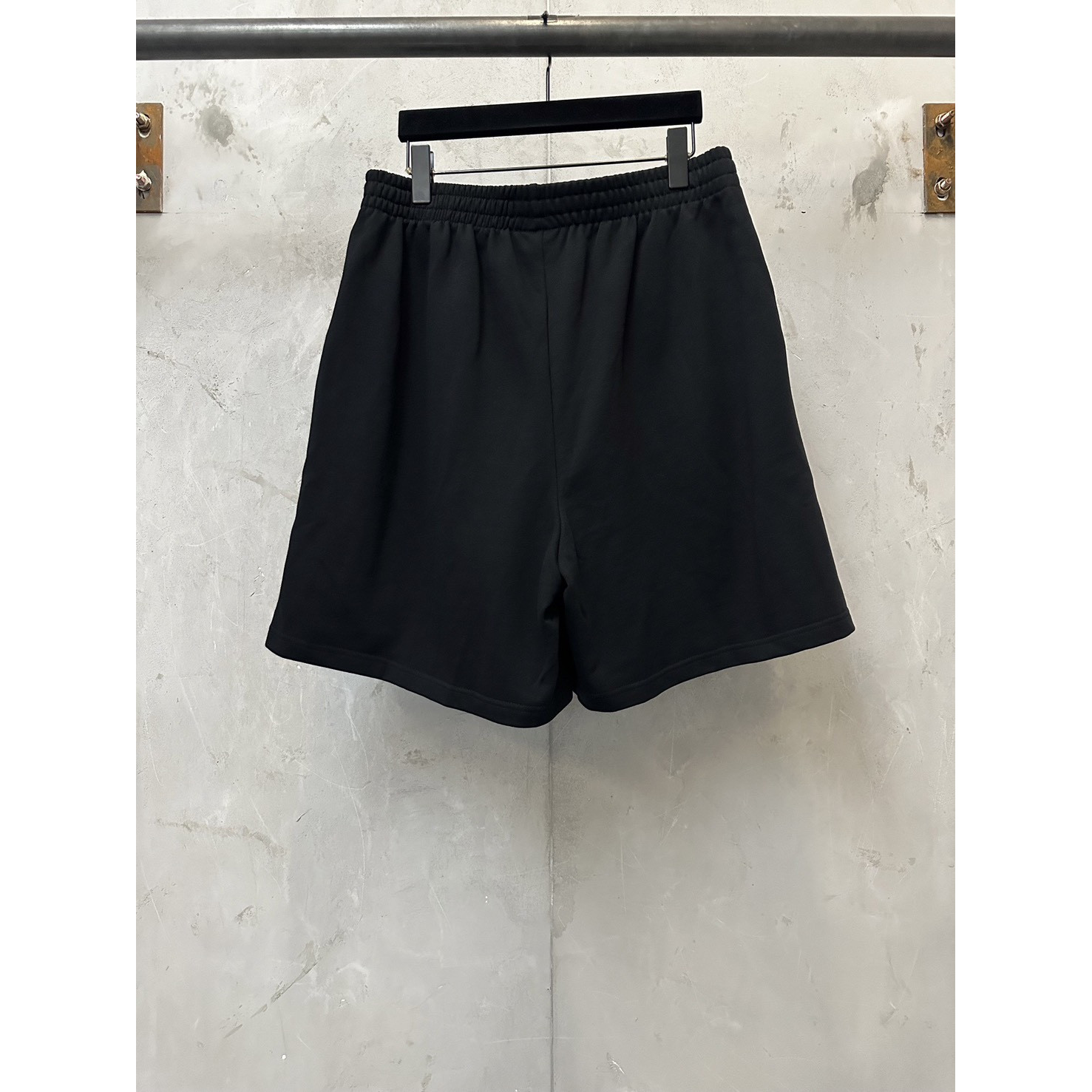<p>Balenciaga 3m刺绣印花休闲短裤(黑)</p>