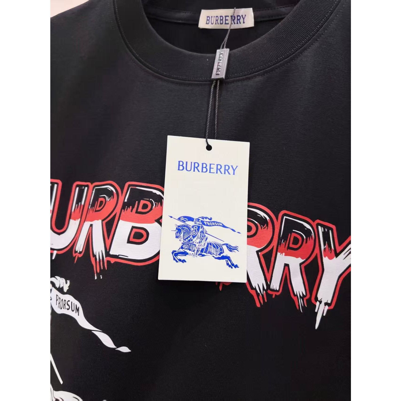 <p>BURBERRY&nbsp;短袖圆领T恤(黑)</p>