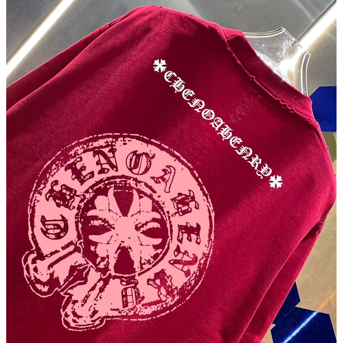 <p>CHROME HEARTS&nbsp;洗水磨破短袖T恤(洗水紅)</p>