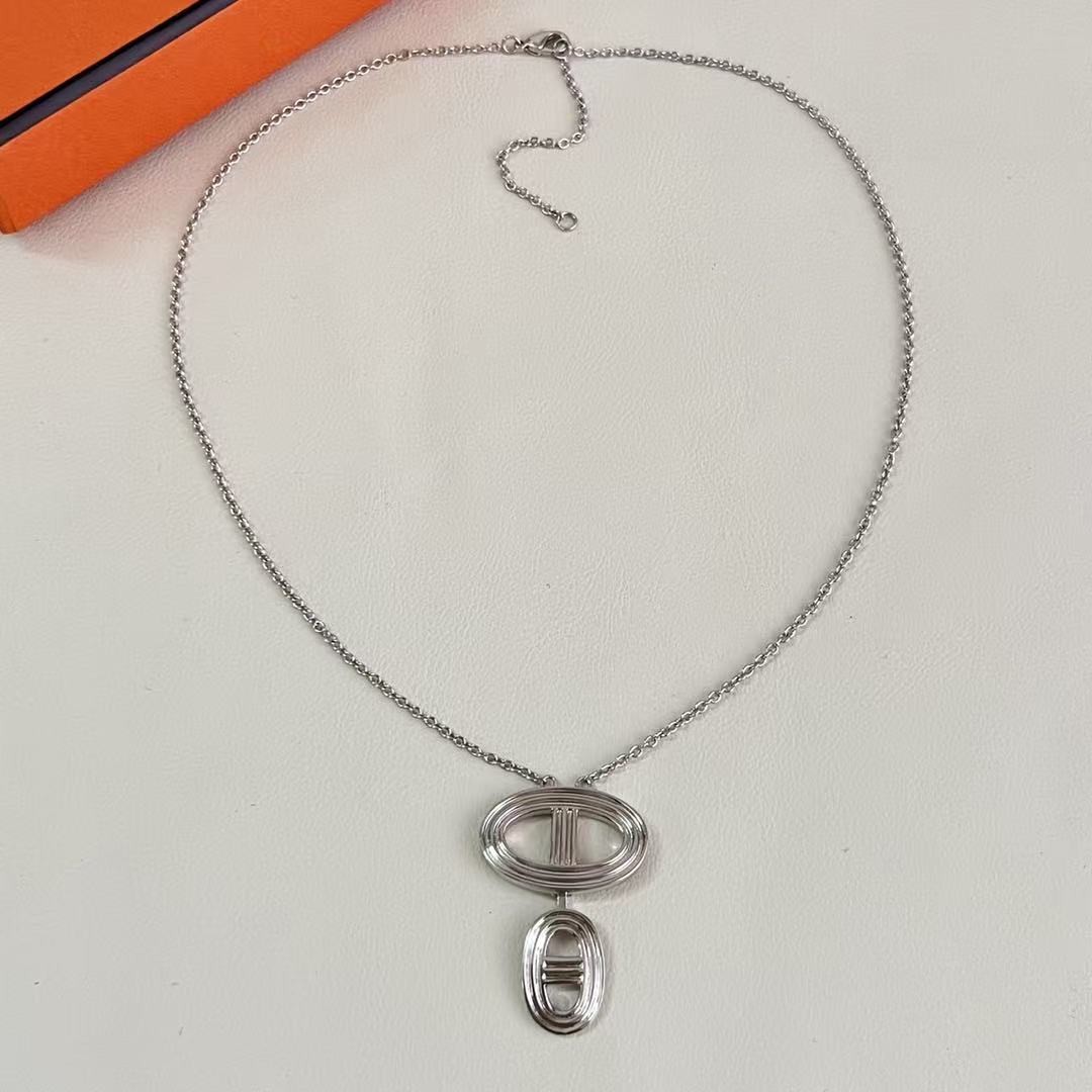 <p>HERM&Egrave;S 猪鼻子项链&nbsp;</p>