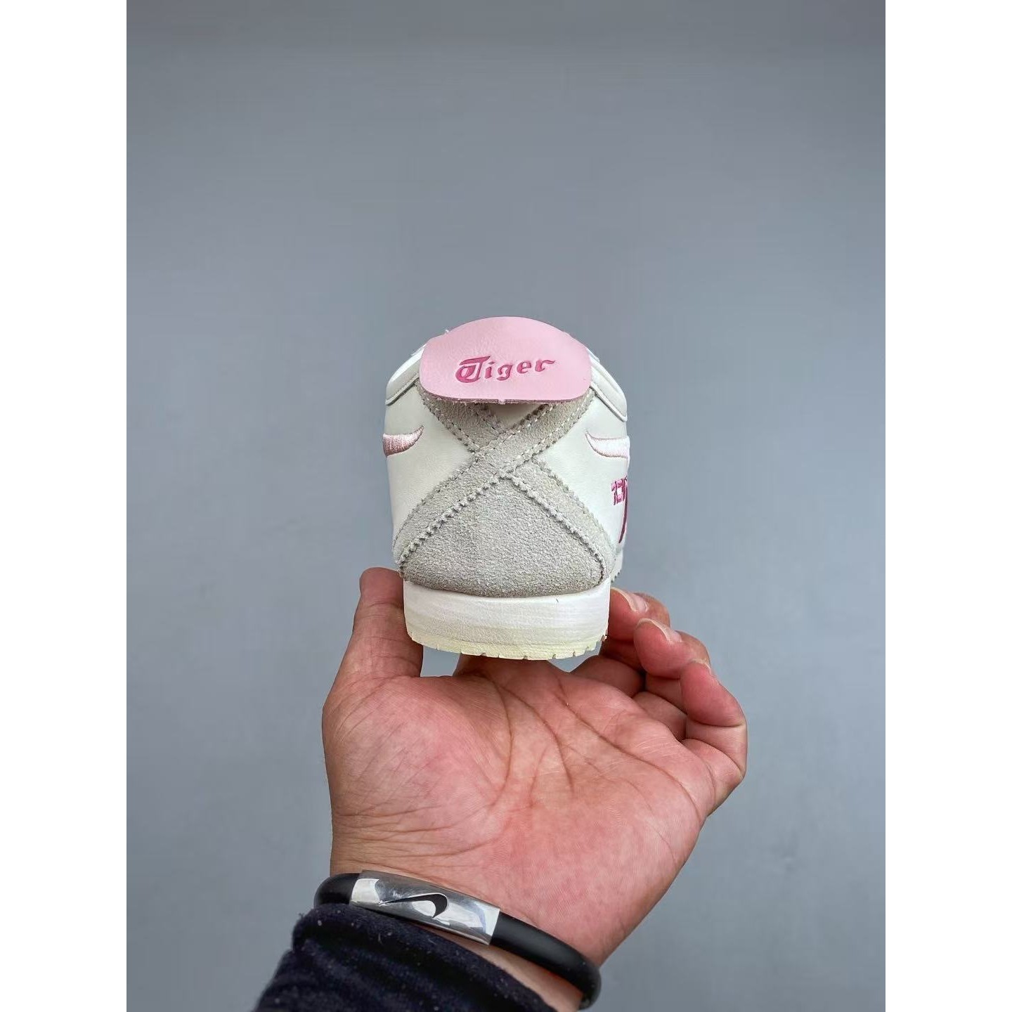 <p>ASICS 生活休闲鞋(白粉)&nbsp;</p>