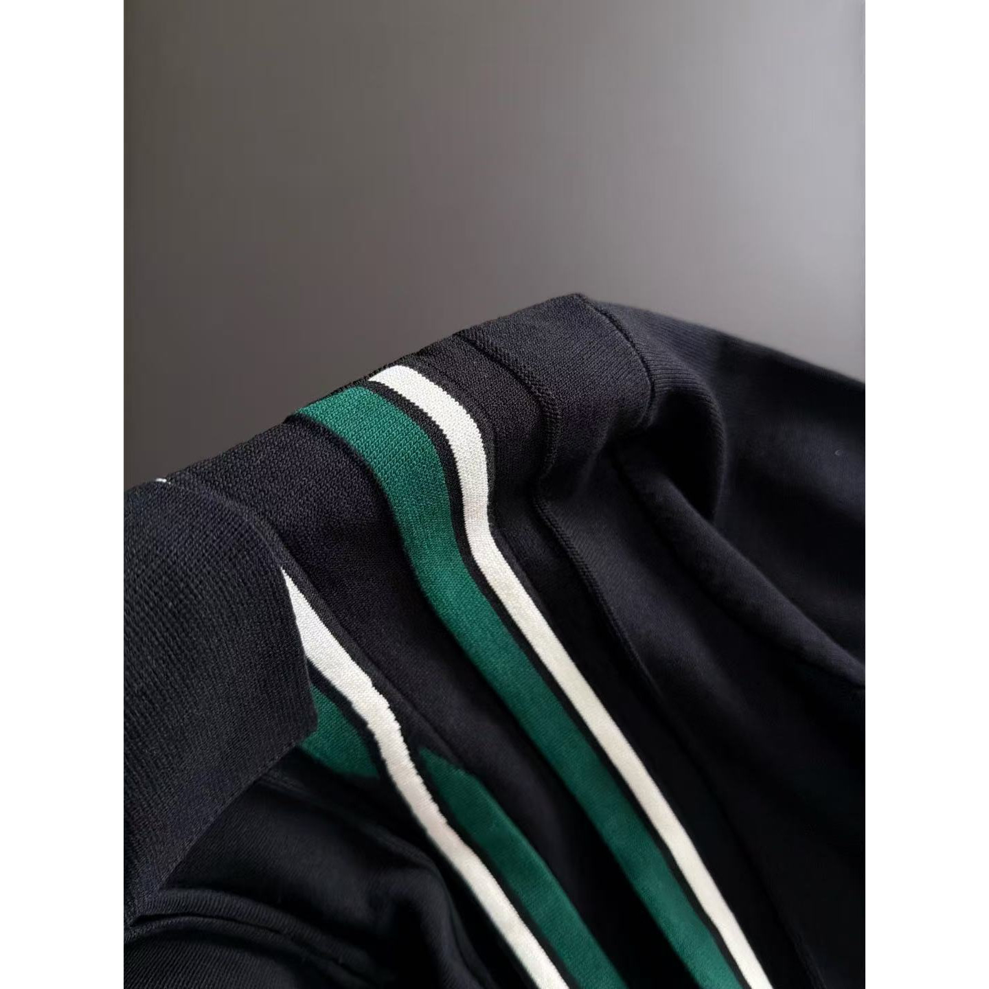<p>Balenciaga 男款短袖T恤(786928)</p>