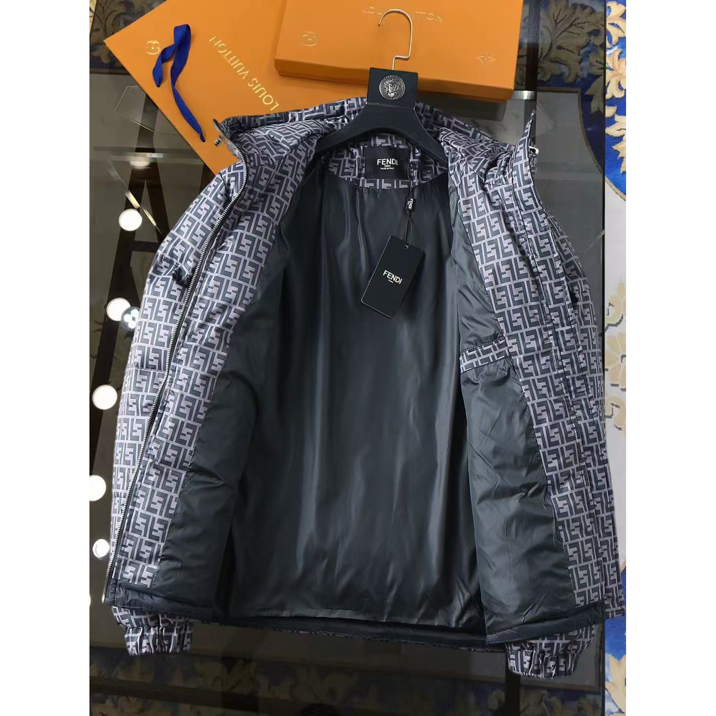 <p>FENDI 新款羽绒服</p>