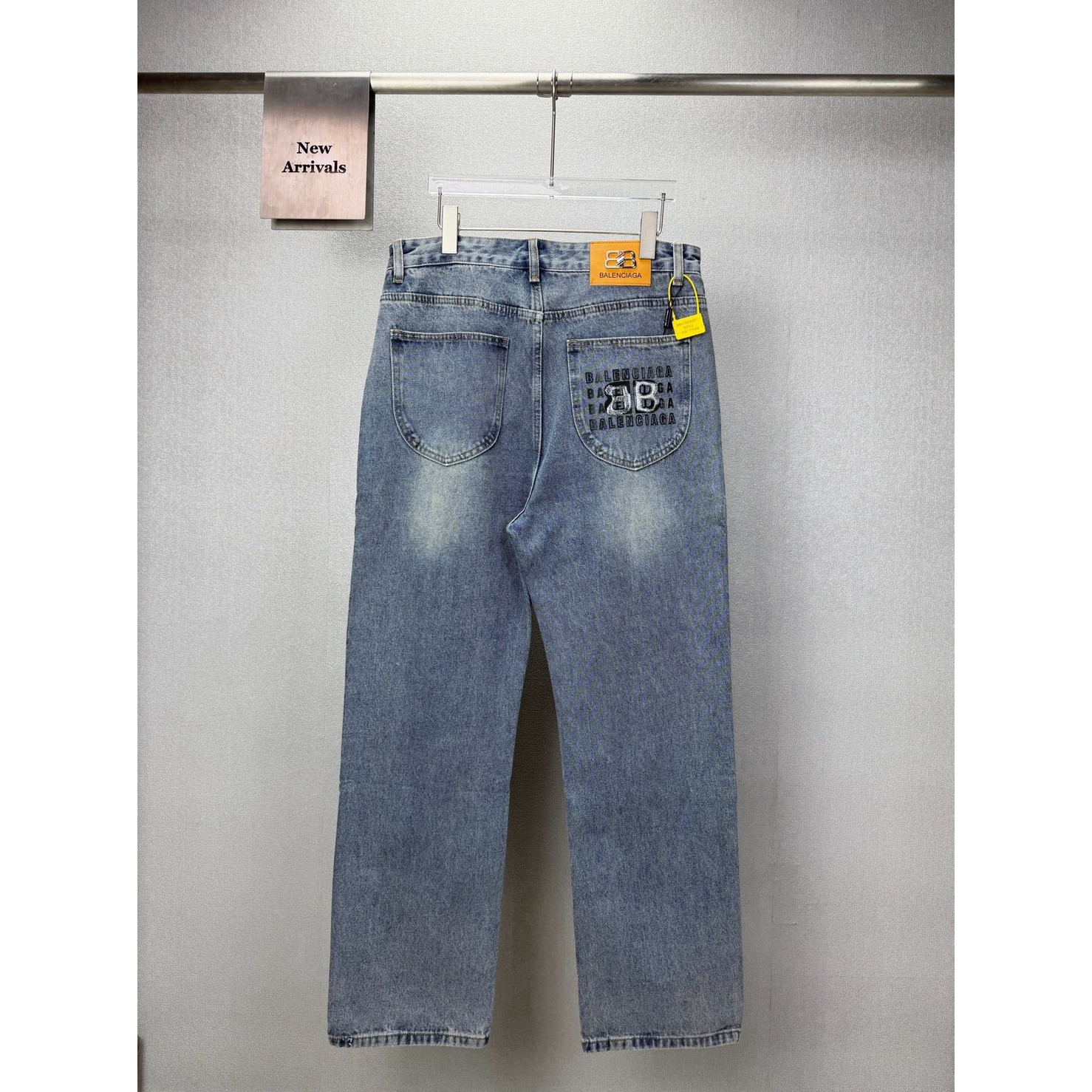 <p>Balenciaga 口袋立体压胶字母牛仔裤</p>