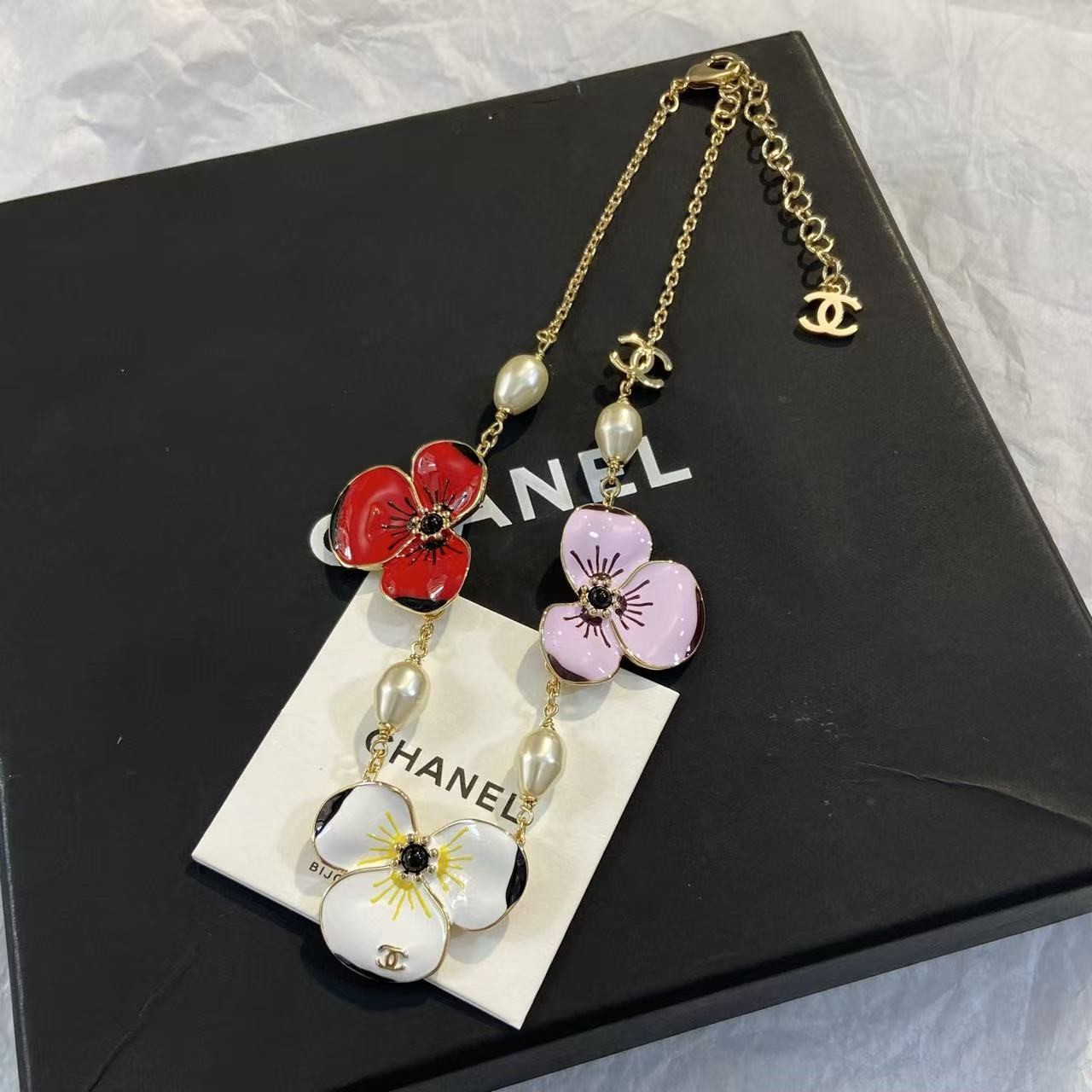 <p>CHANEL 三色堇珠流苏项链</p>