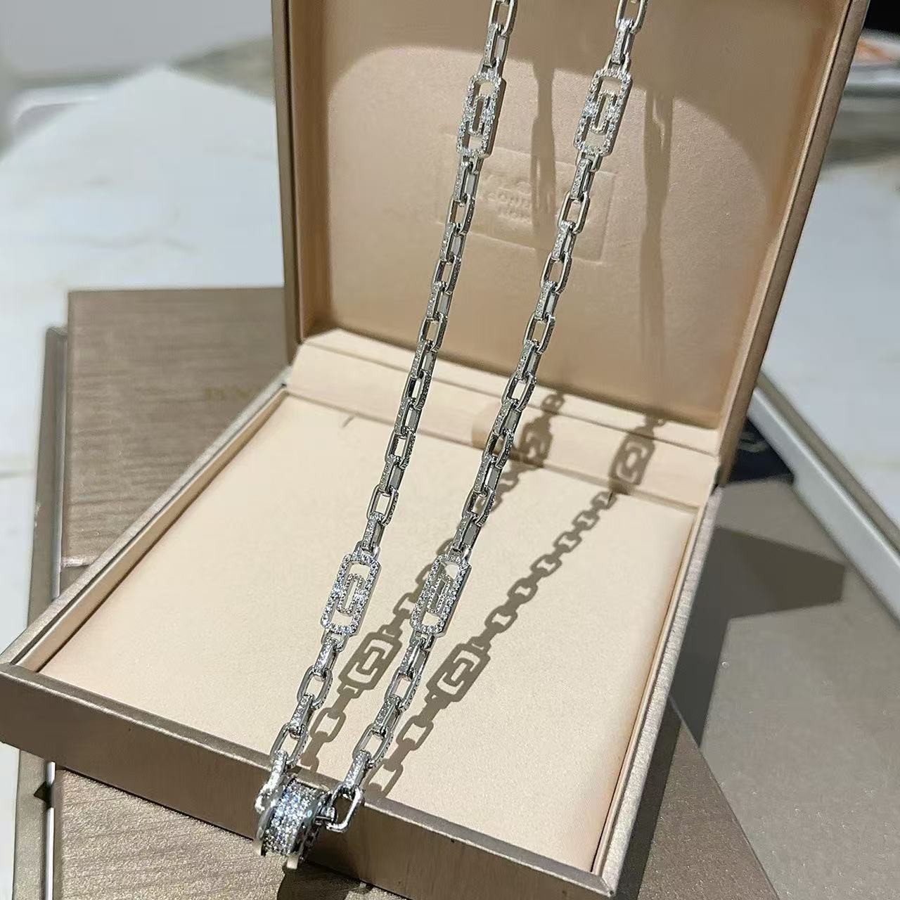 <p>BVLGARI&nbsp;项链</p>