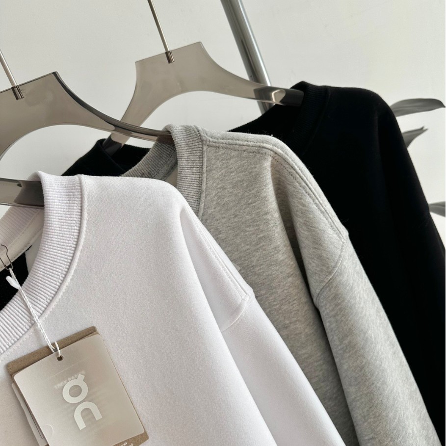 <p>On&nbsp; Club Crew 加厚複合絨休閒運動上衣</p>