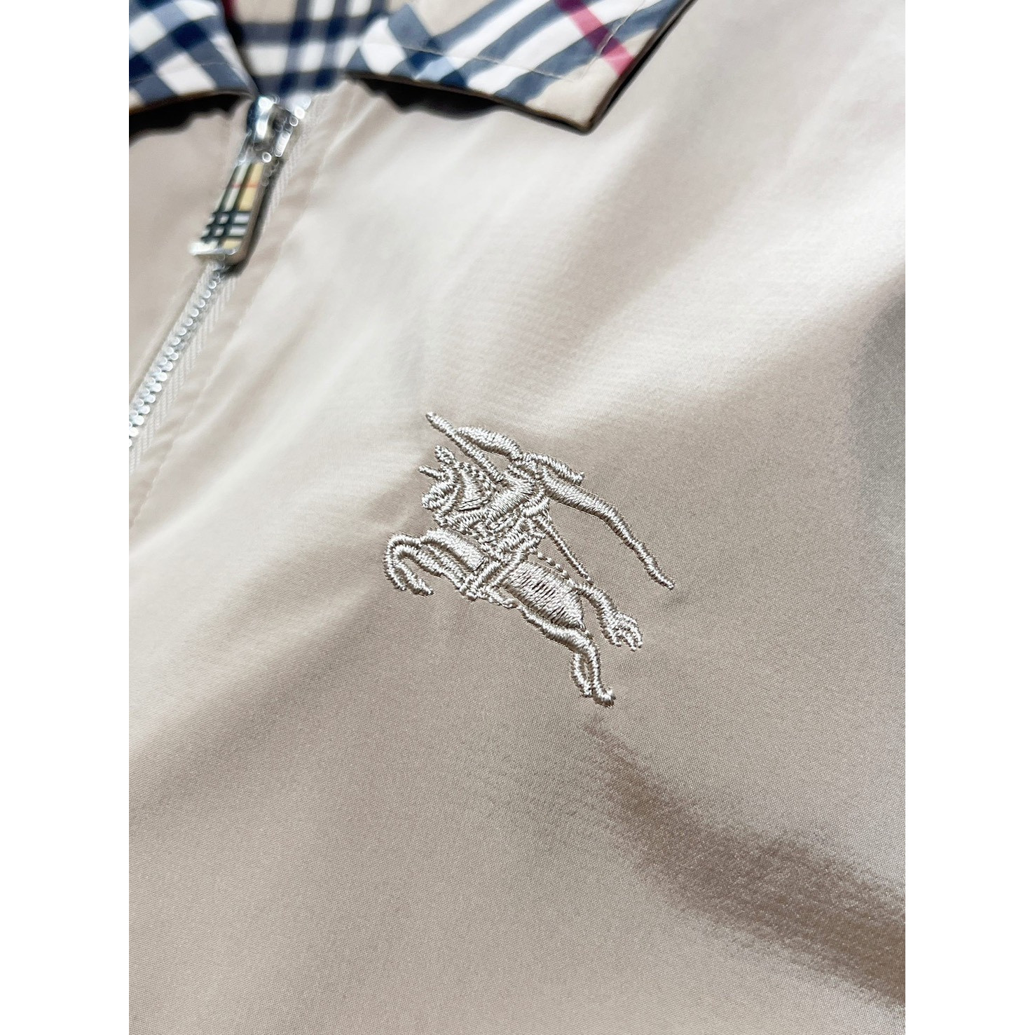 <p>BURBERRY&nbsp;夹克外套(杏)</p>