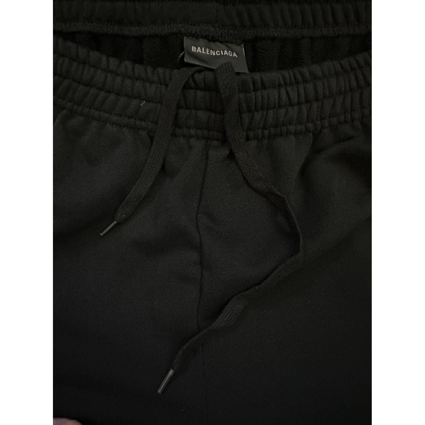 <p>Balenciaga Football系列七分休闲裤(黑)</p>