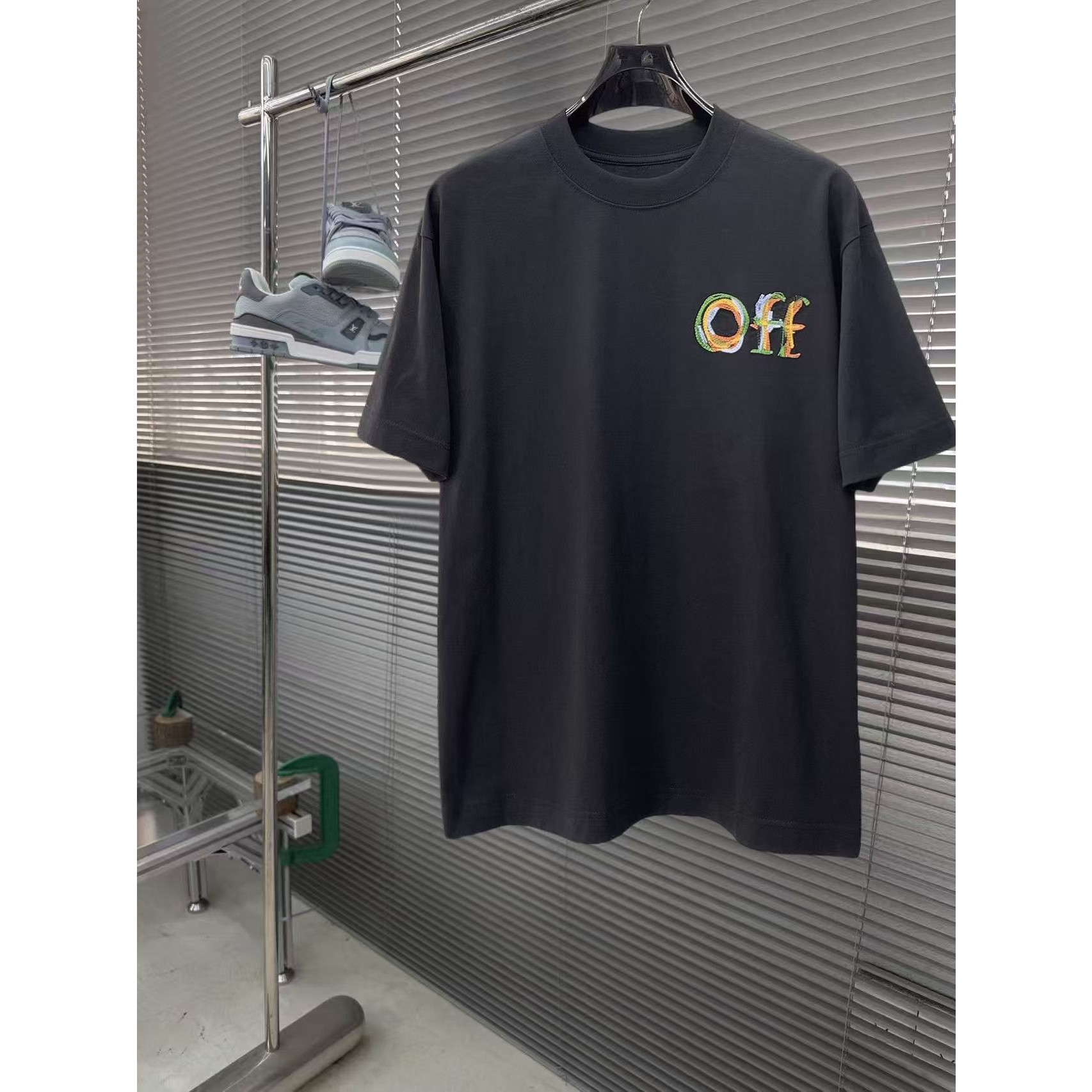 <p>OFF 专柜新款短袖T恤(黑)</p>