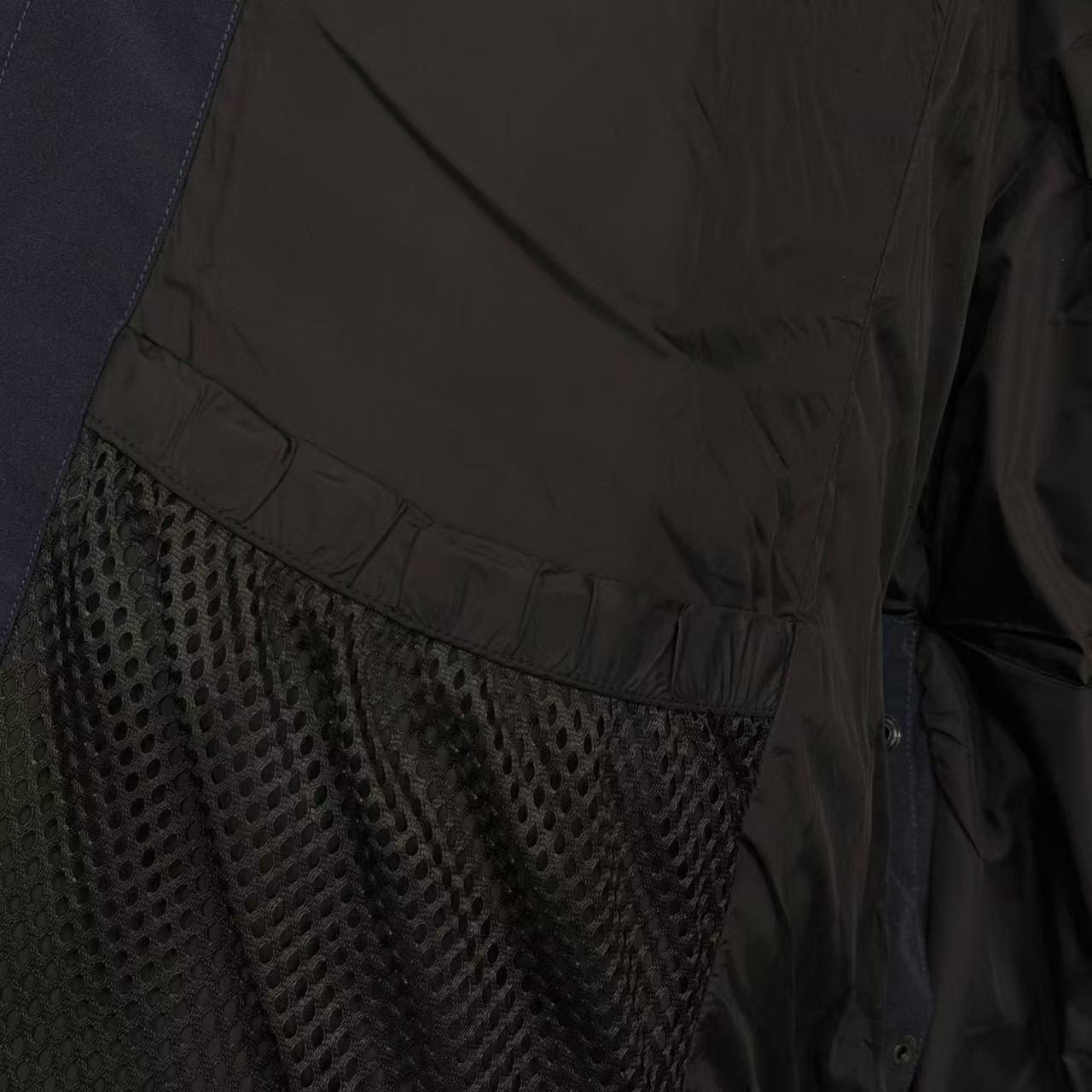 <p>Canada Goose Shelburn*派克大衣羽绒服(藏青紅標)</p>