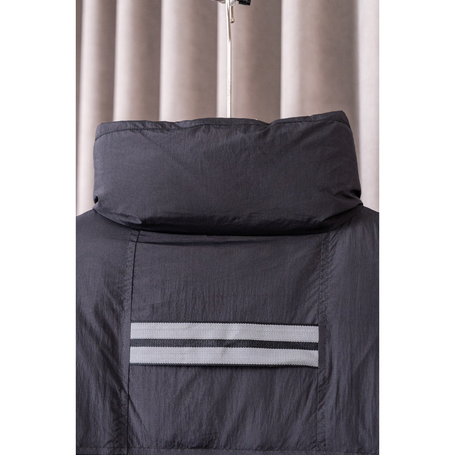 <p>Canada Goose Lawrence 系列2802立领羽绒服(藏蓝)</p>