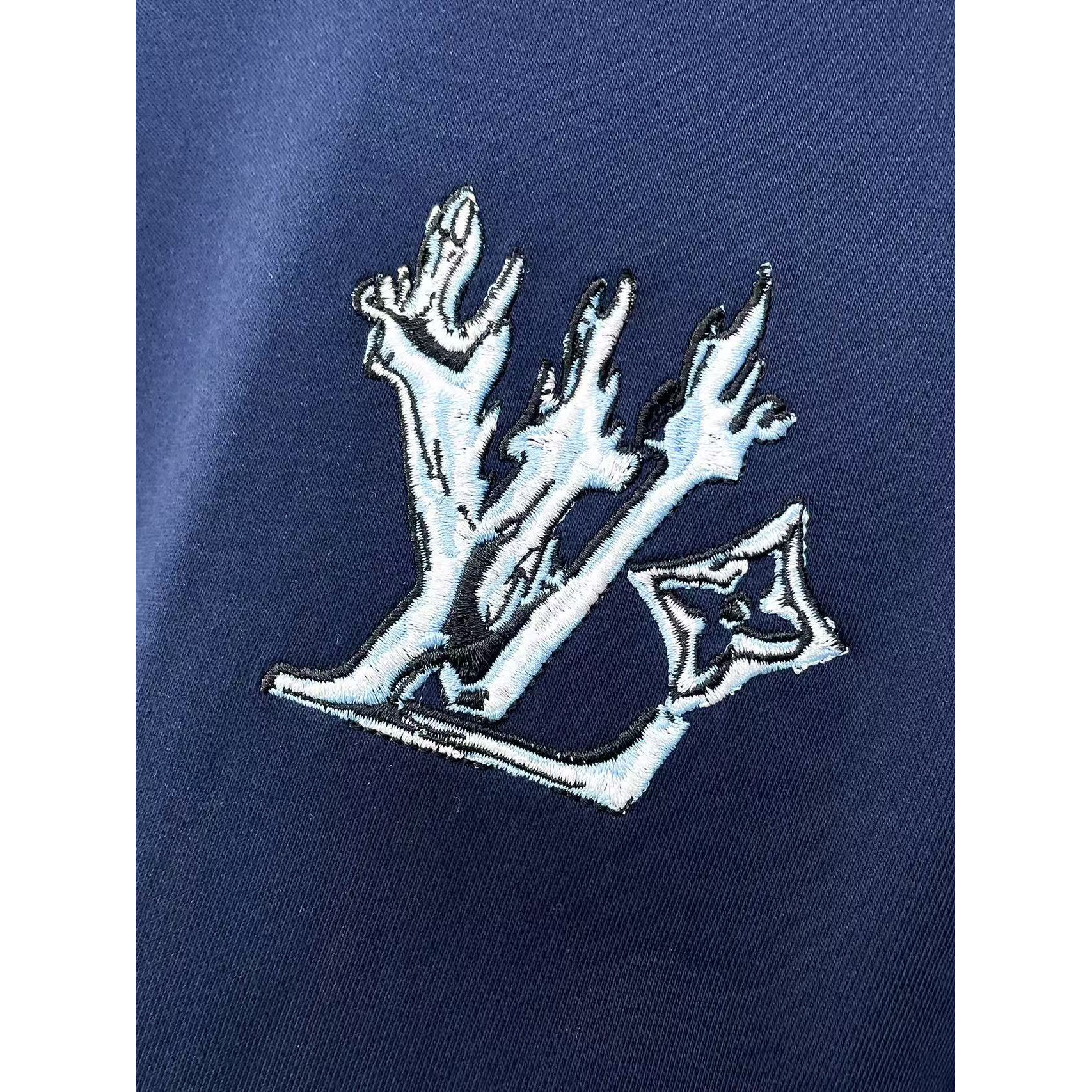 <p>LV&nbsp;圓領長袖T恤(藏青)</p>