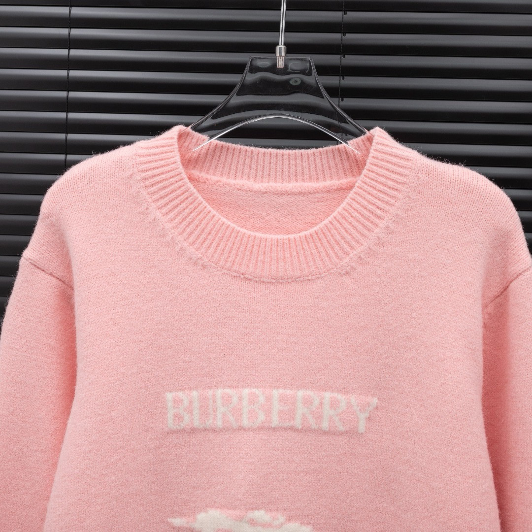 <p>BURBERRY&nbsp;战马 LOGO长袖毛衣(粉)</p>